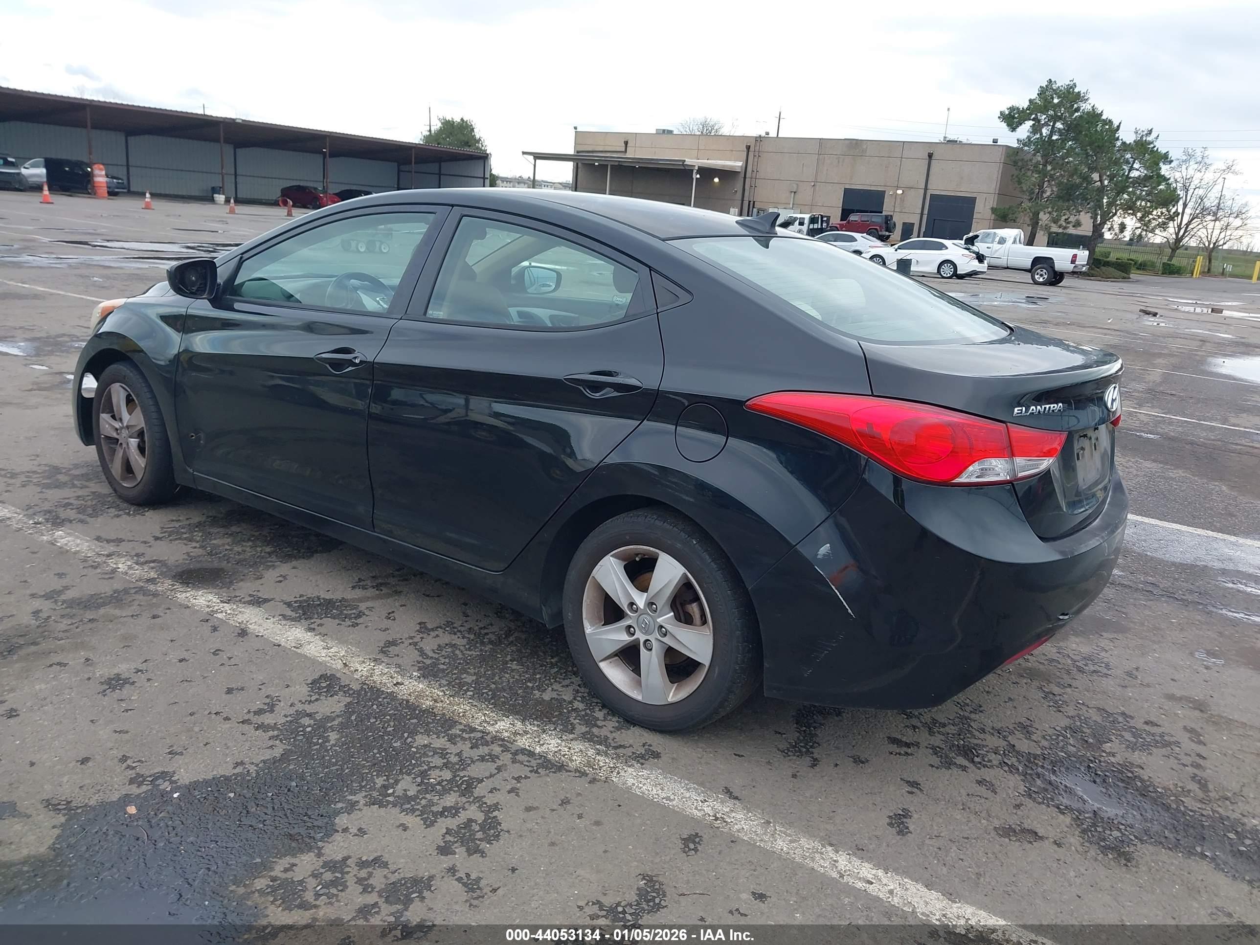 HYUNDAI ELANTRA image 3