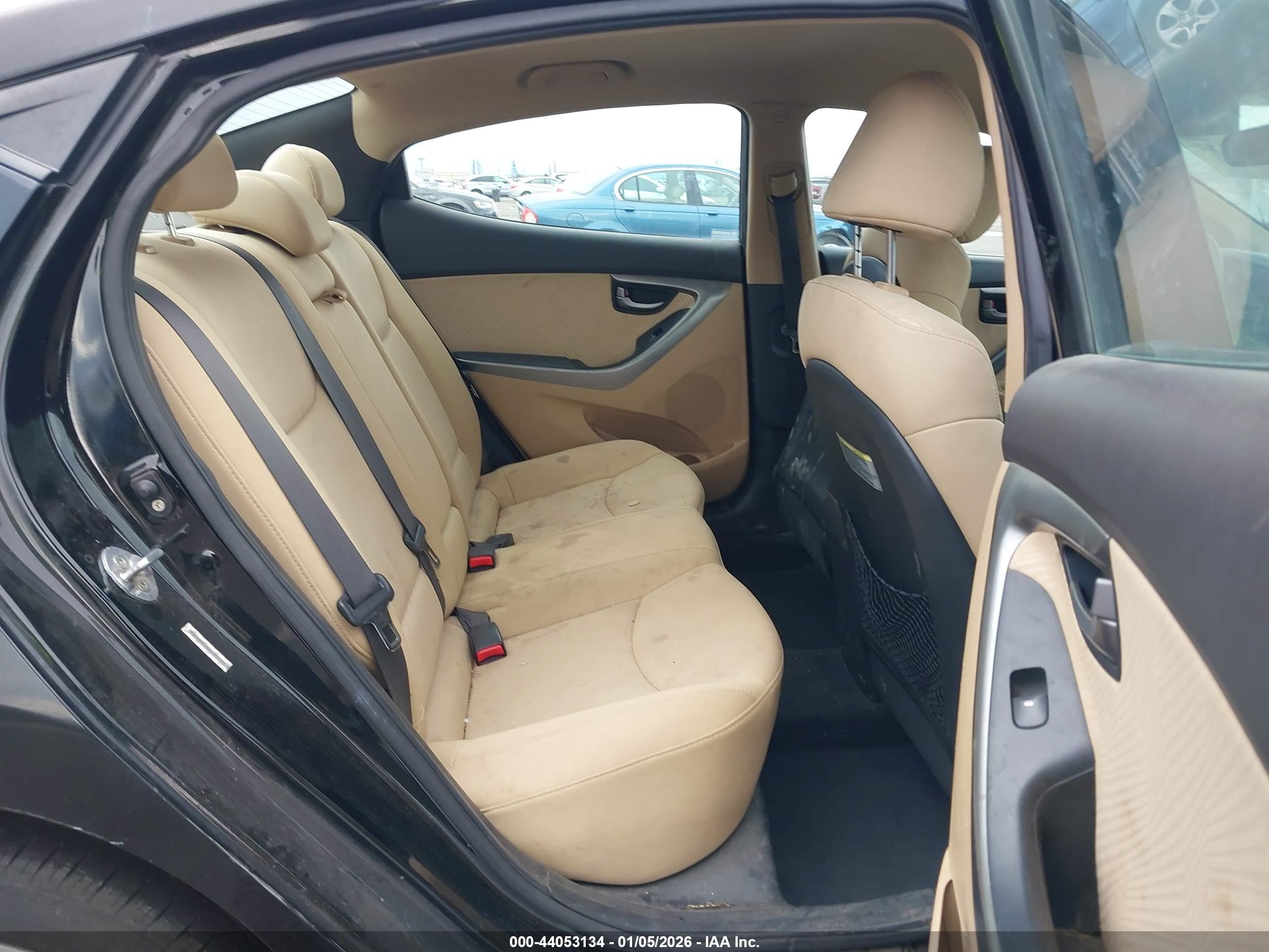 HYUNDAI ELANTRA image 8