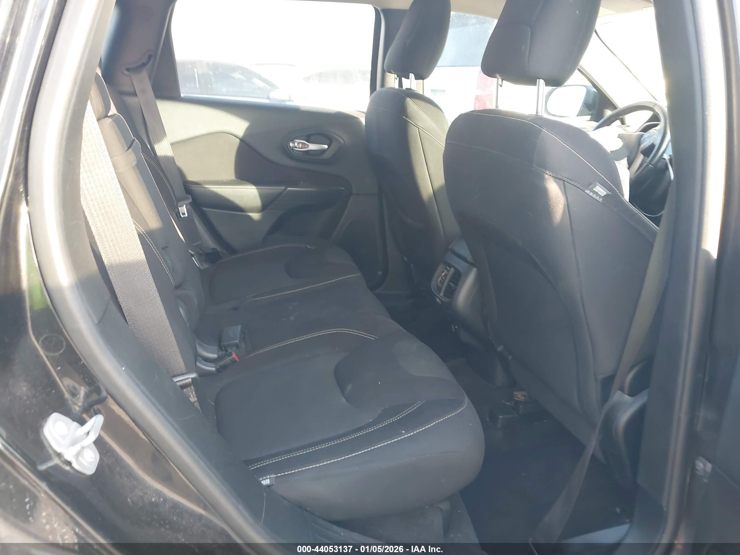 JEEP CHEROKEE image 8
