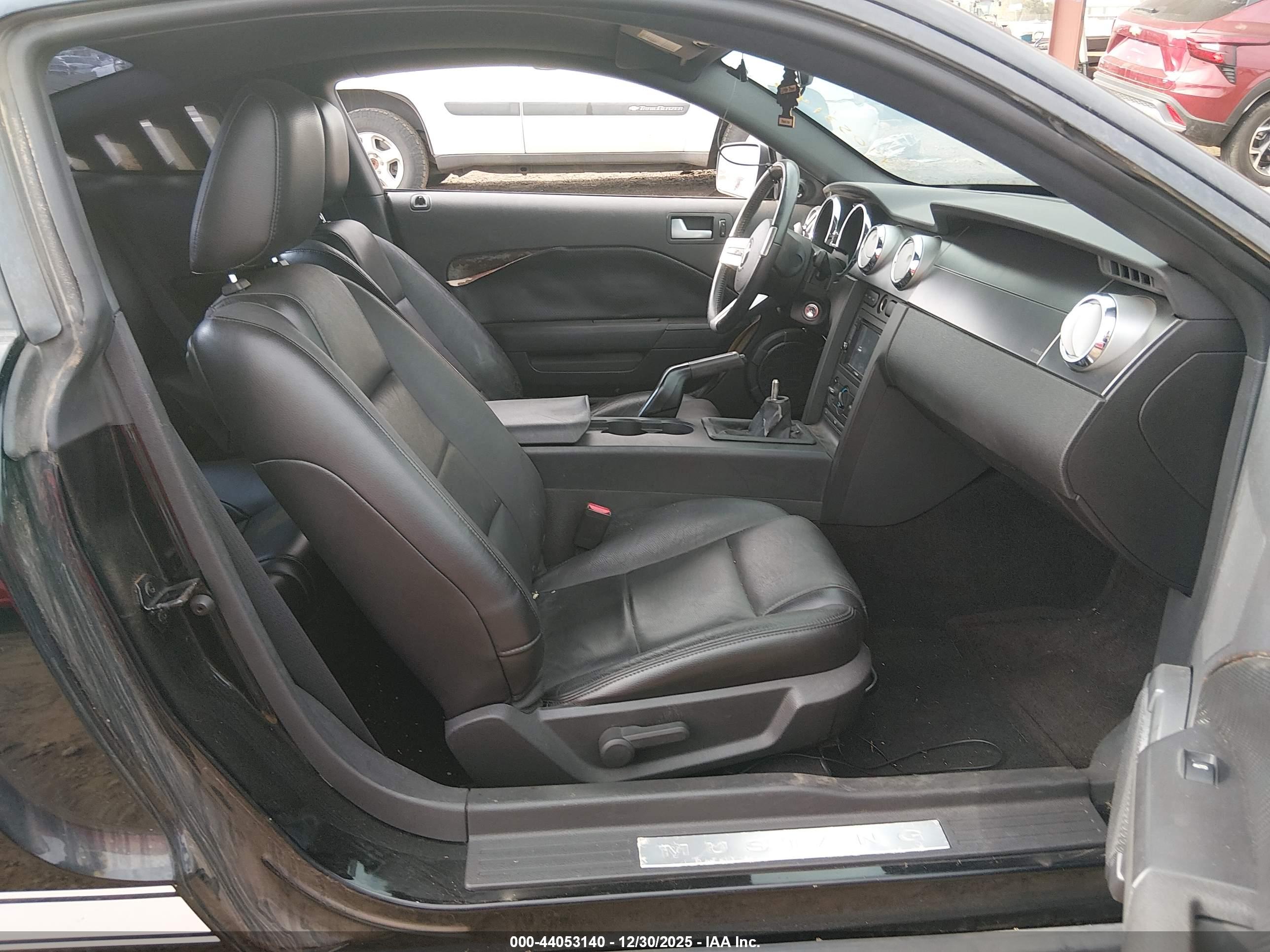 FORD MUSTANG image 5