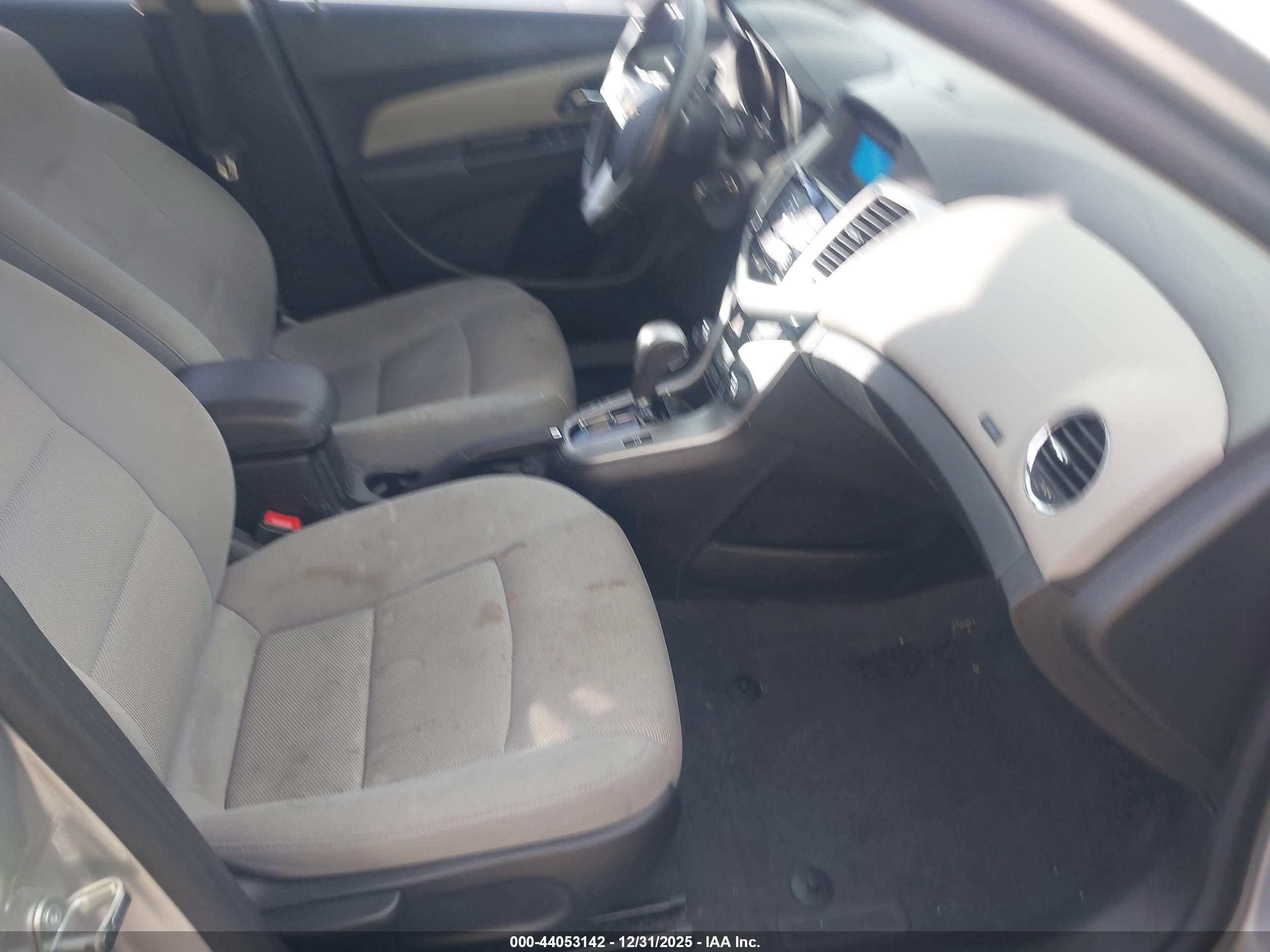 CHEVROLET CRUZE image 5