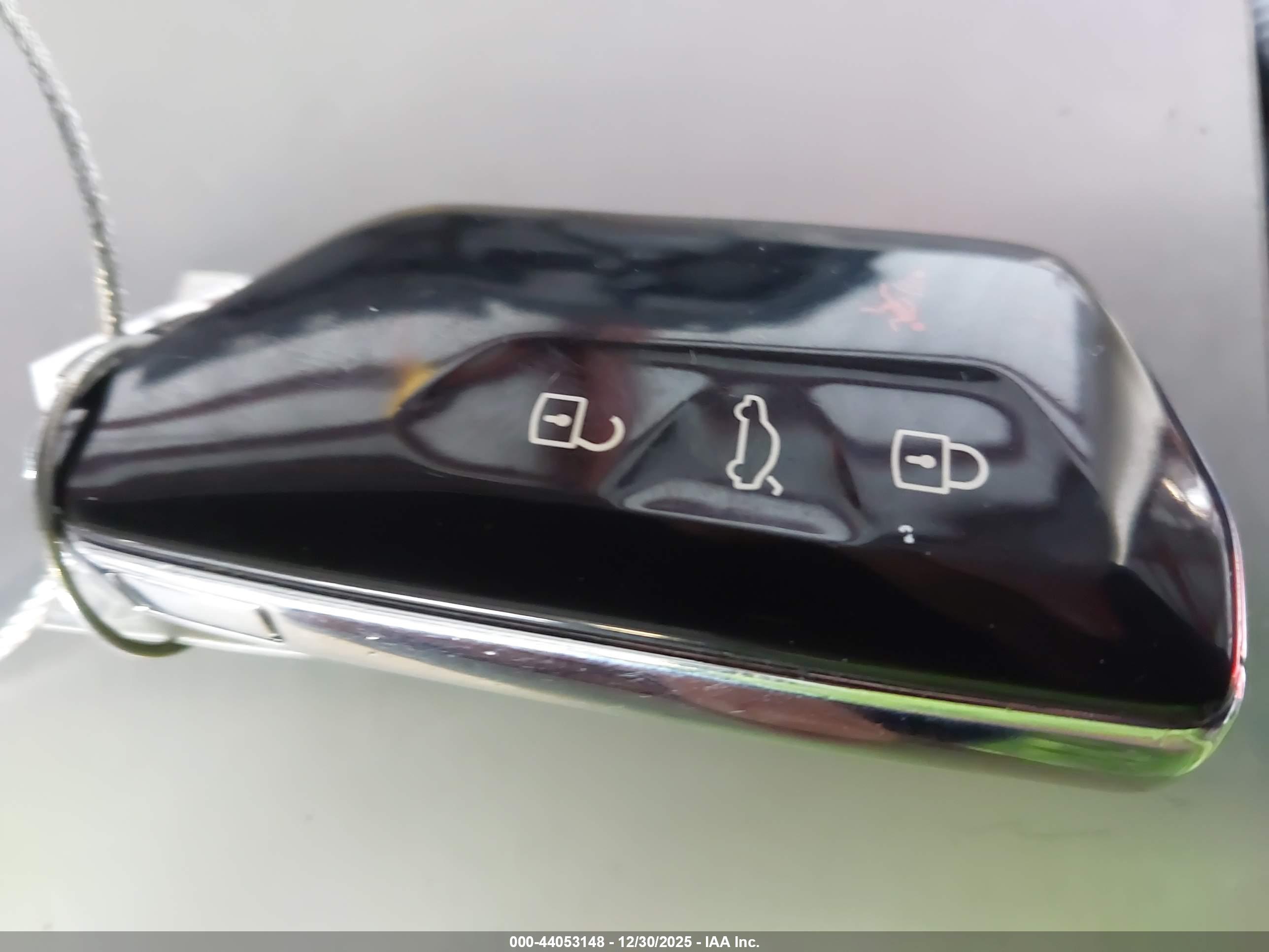 VOLKSWAGEN ID.4 image 11