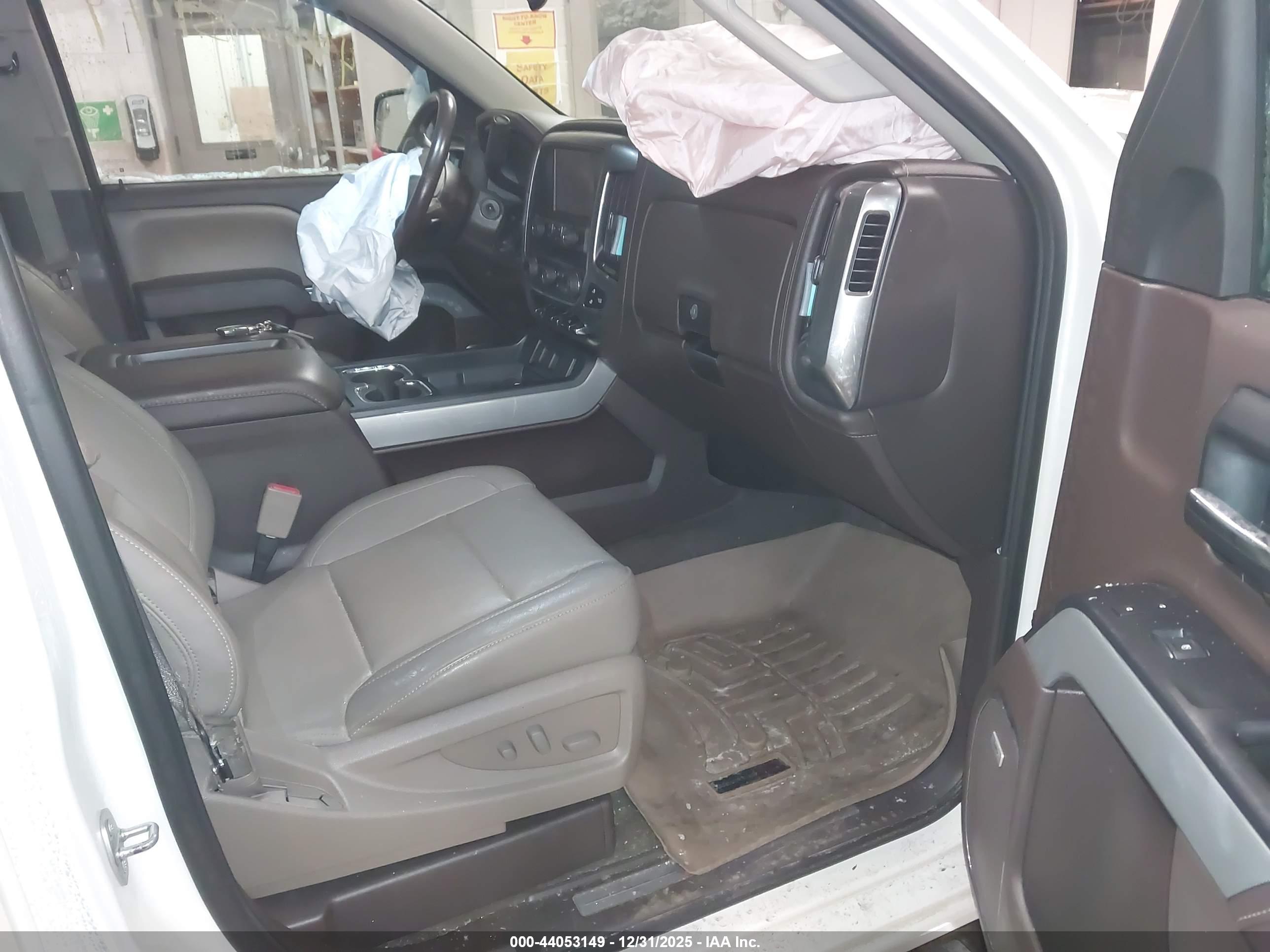 CHEVROLET SILVERADO image 5