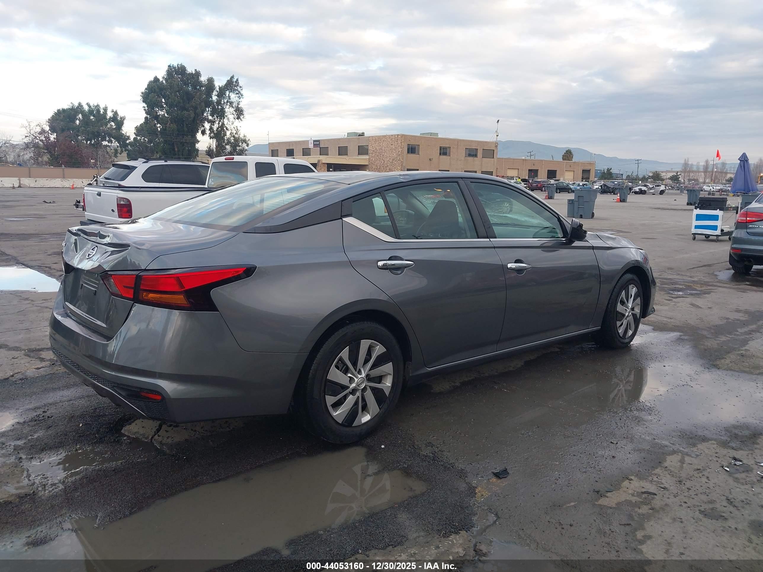 NISSAN ALTIMA image 4