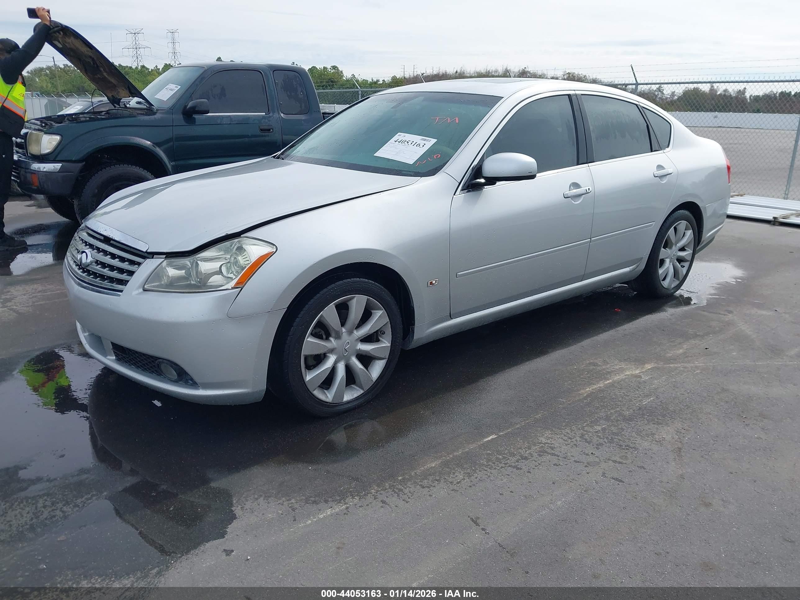 INFINITI M35 image 2