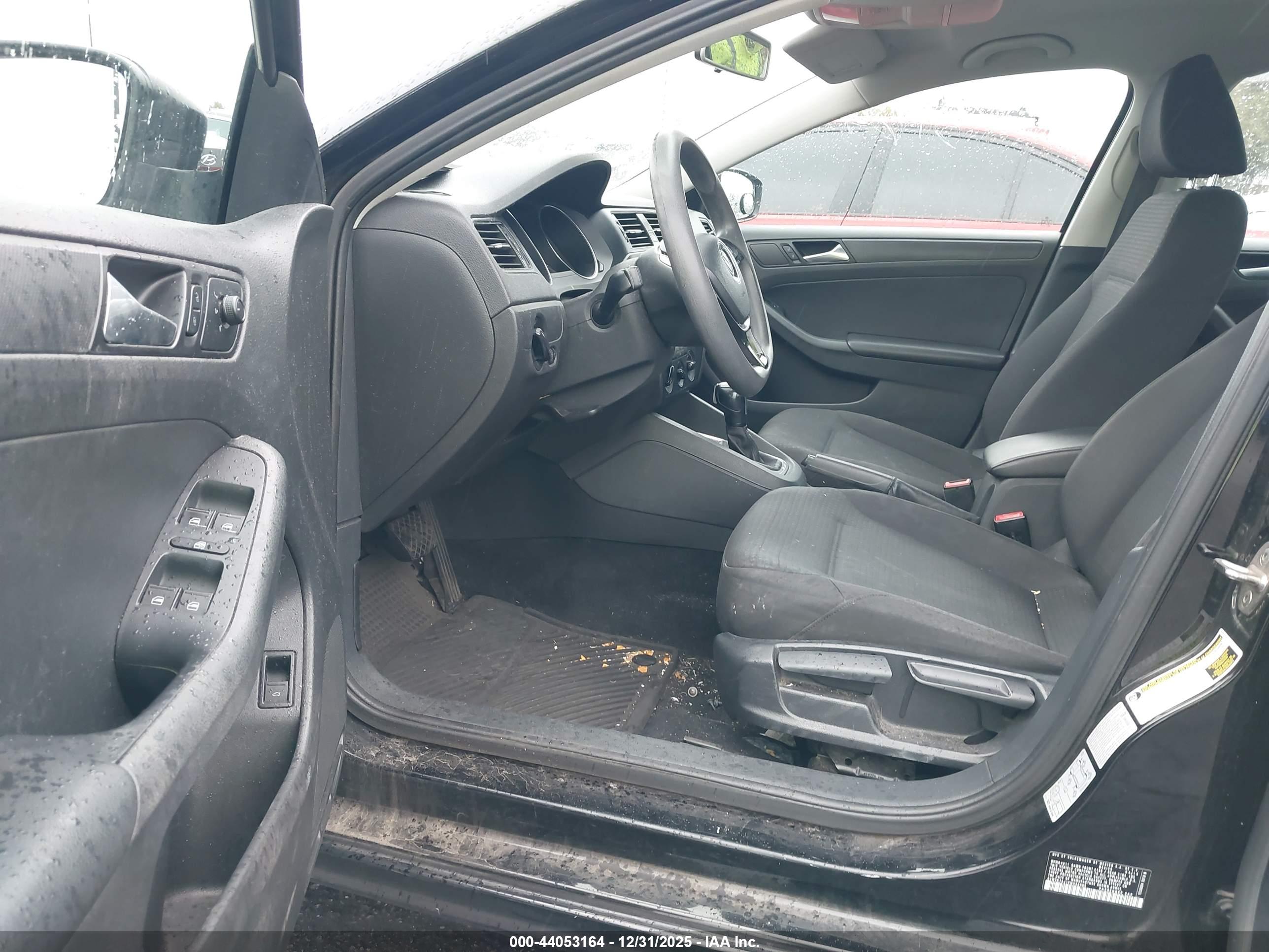 VOLKSWAGEN JETTA image 5