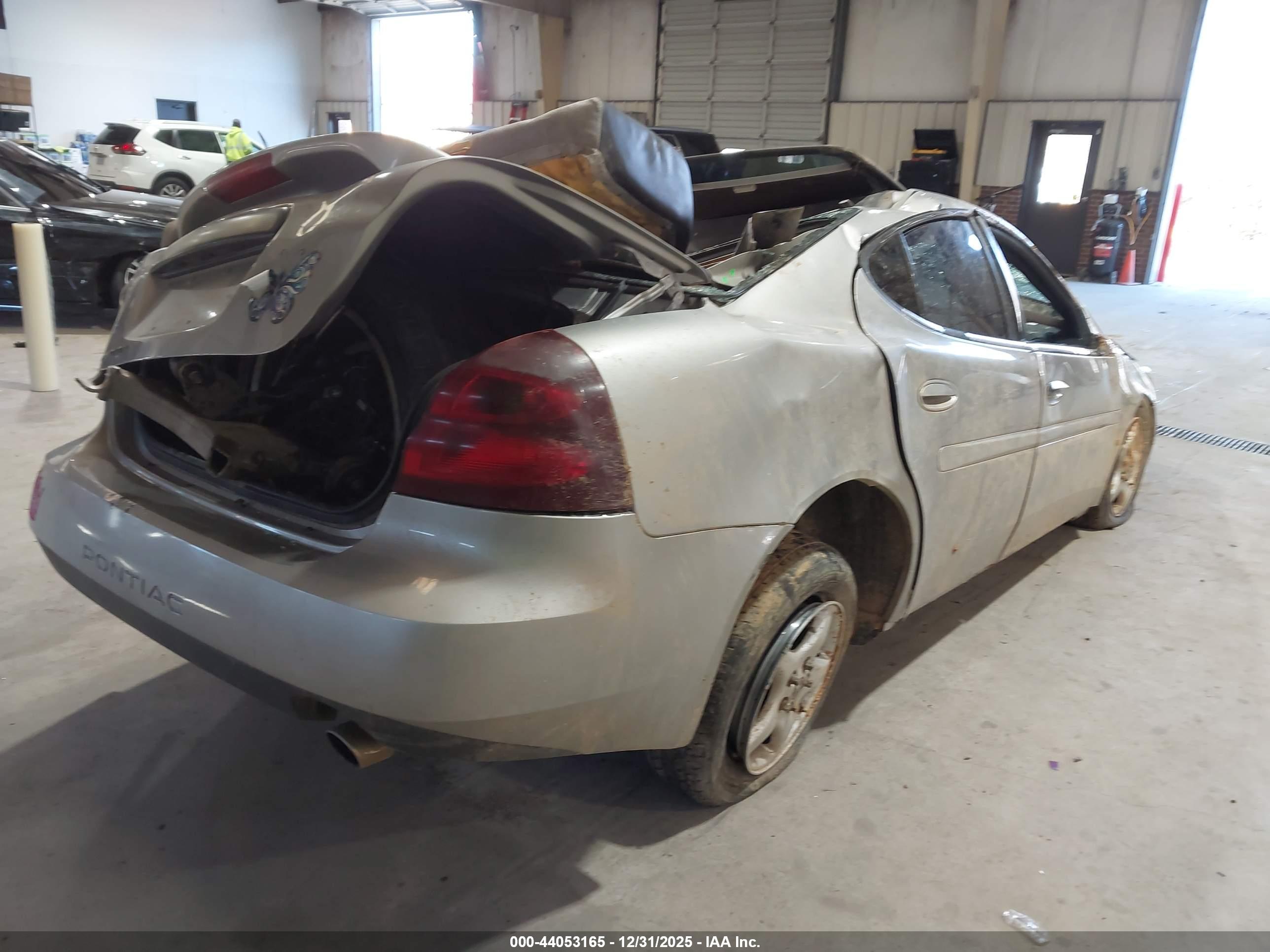 PONTIAC GRAND image 4
