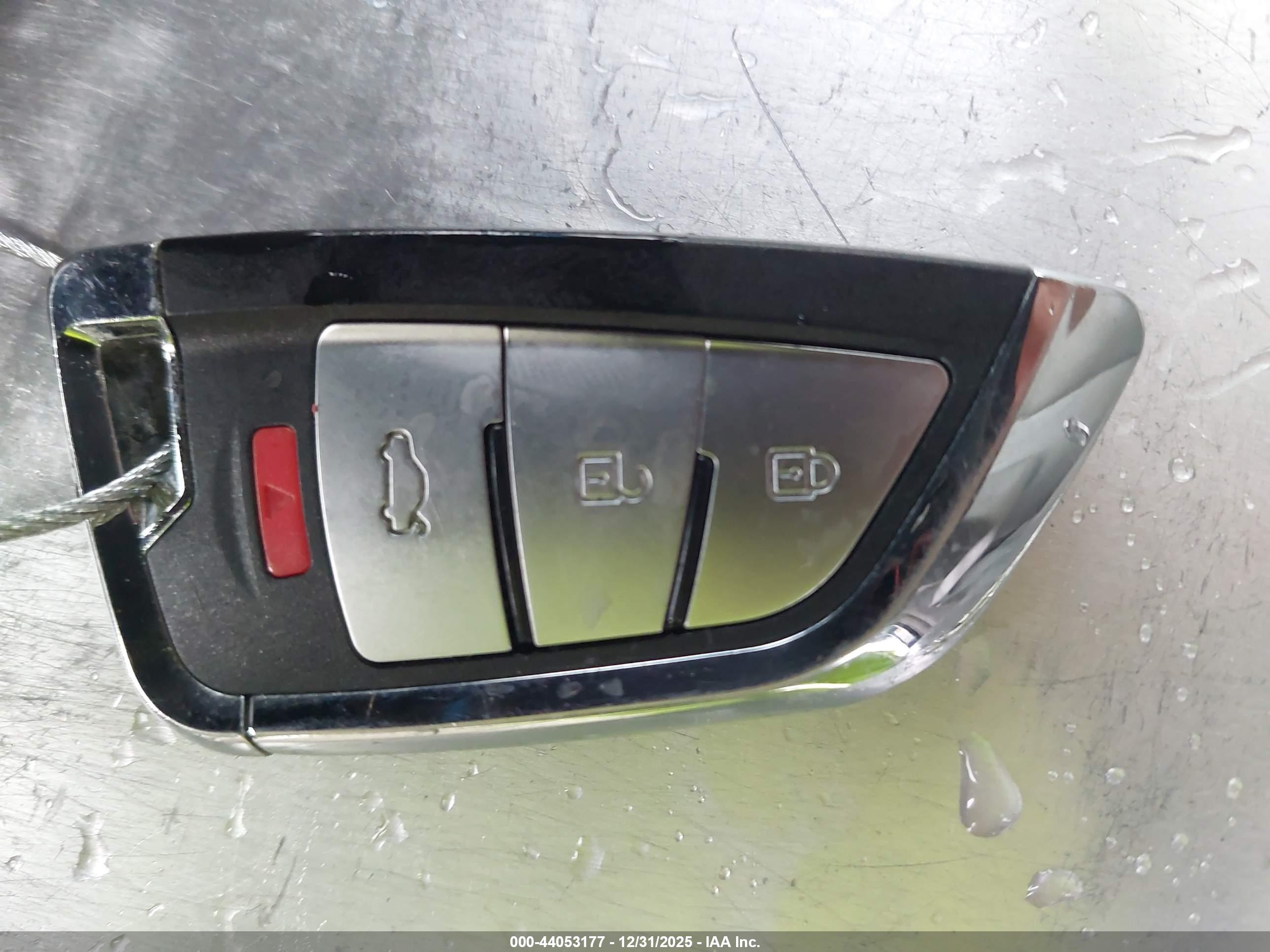CADILLAC CTS image 11