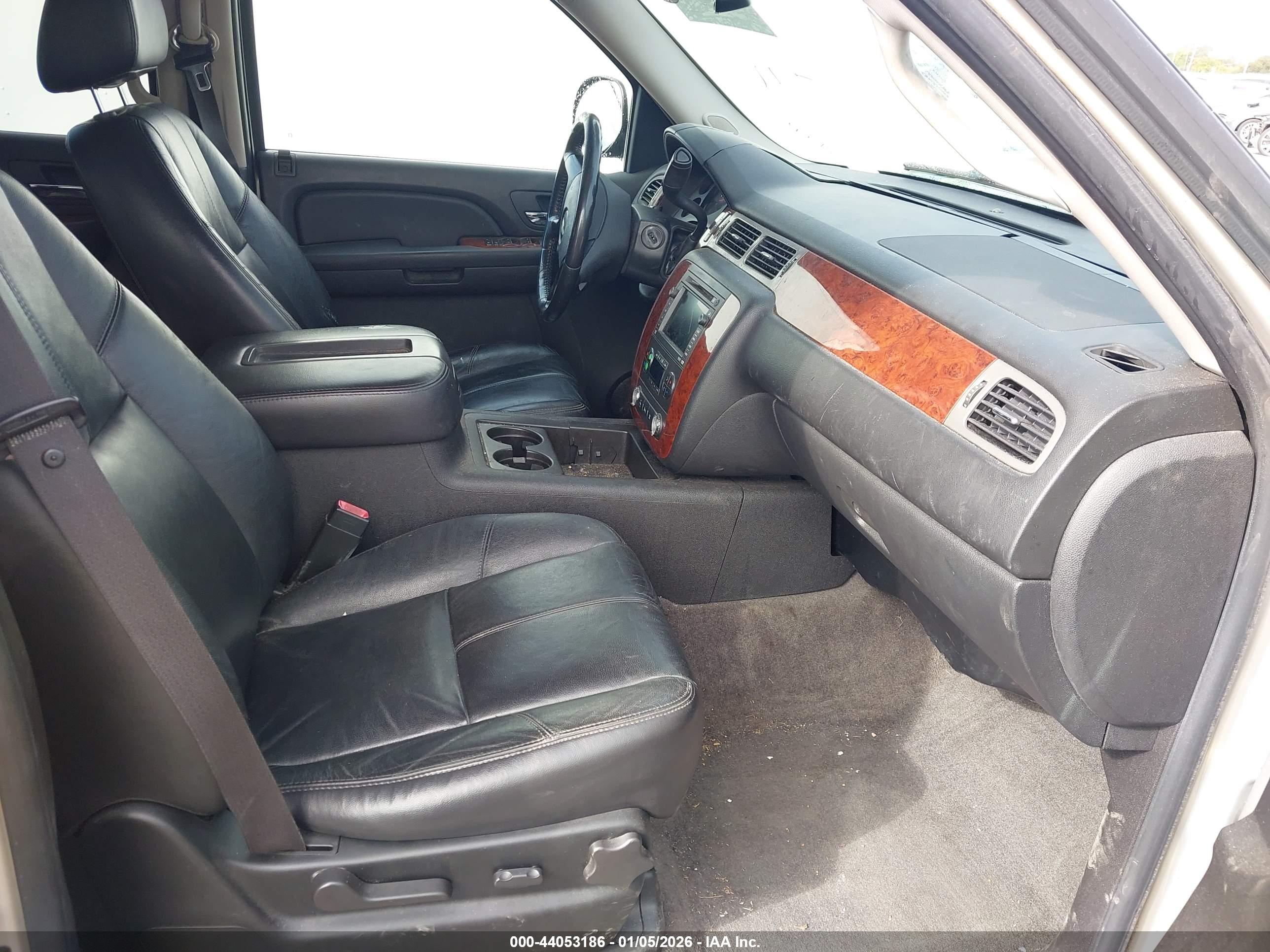 CHEVROLET TAHOE image 5
