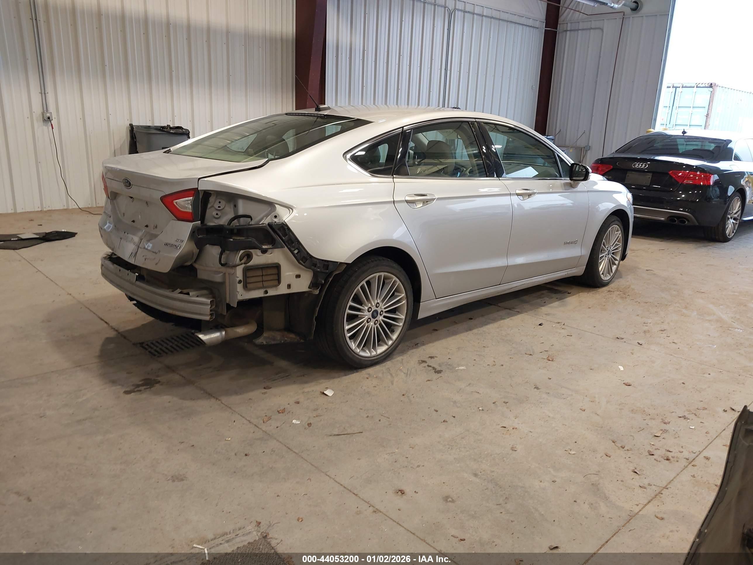 FORD FUSION image 4