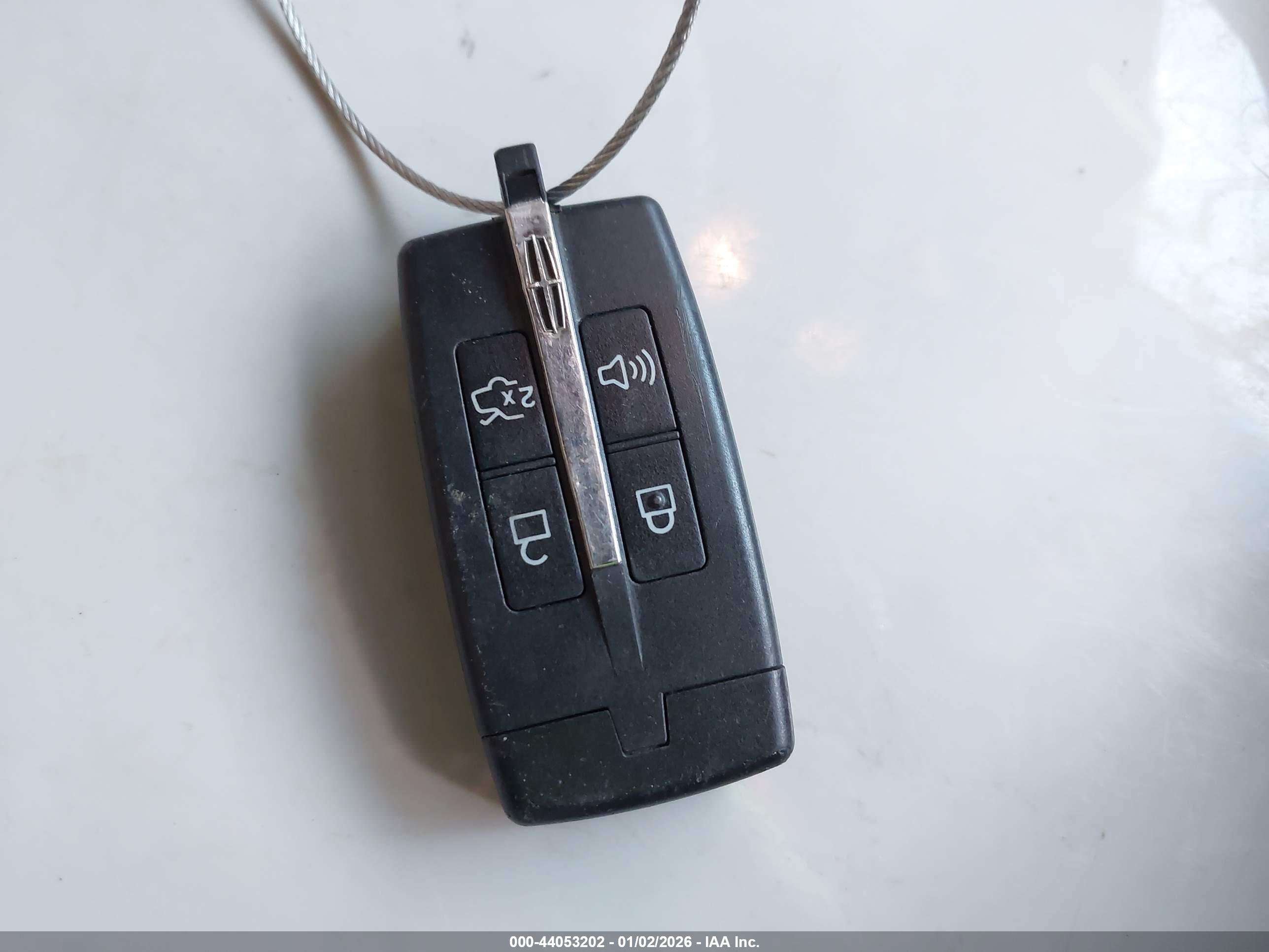 LINCOLN MKS image 11