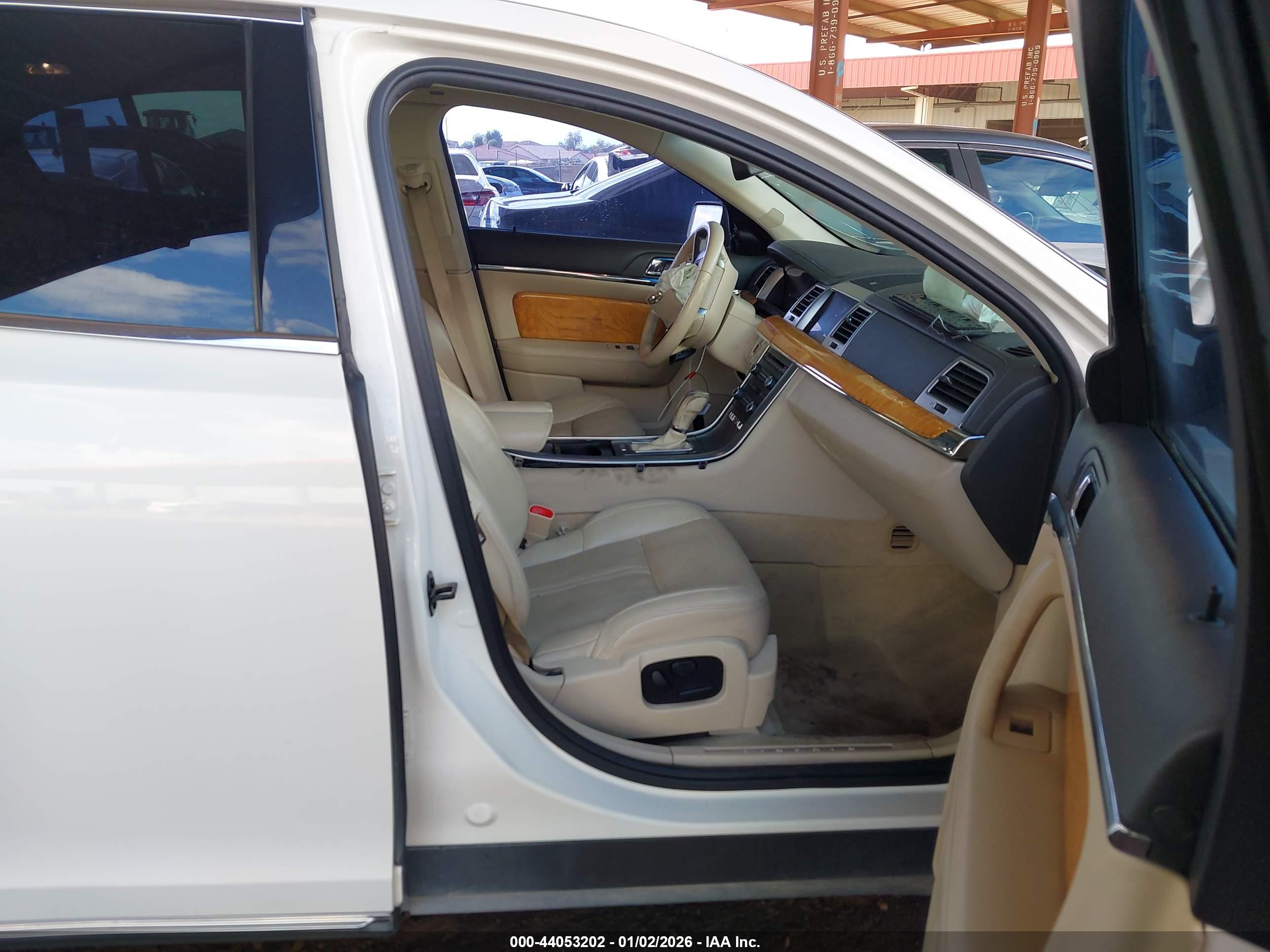 LINCOLN MKS image 5