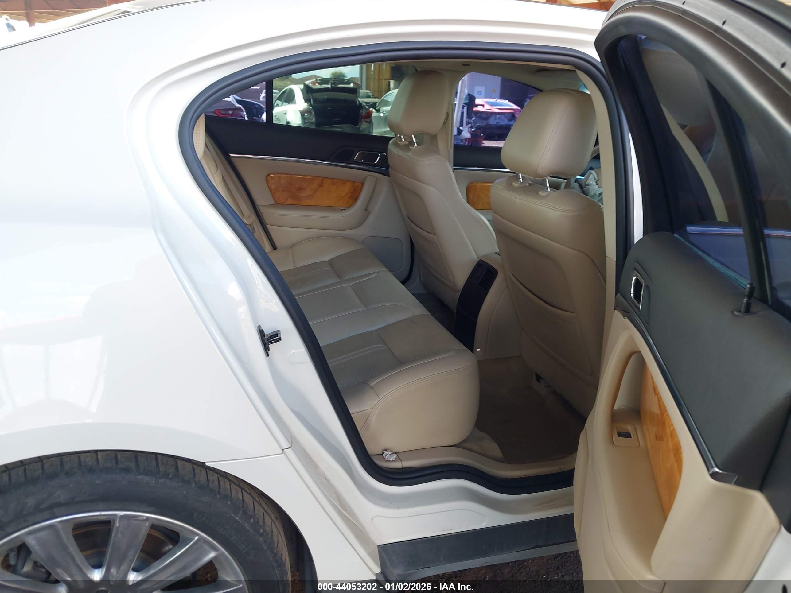 LINCOLN MKS image 8