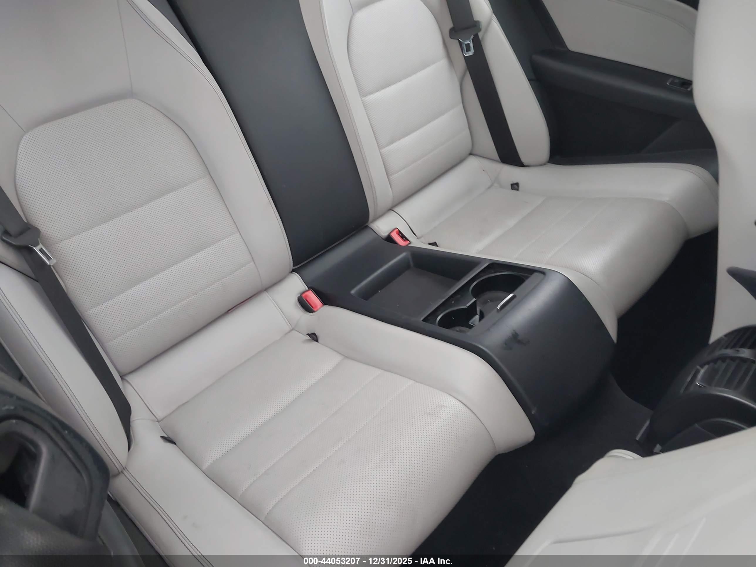 MERCEDES-BENZ E image 8