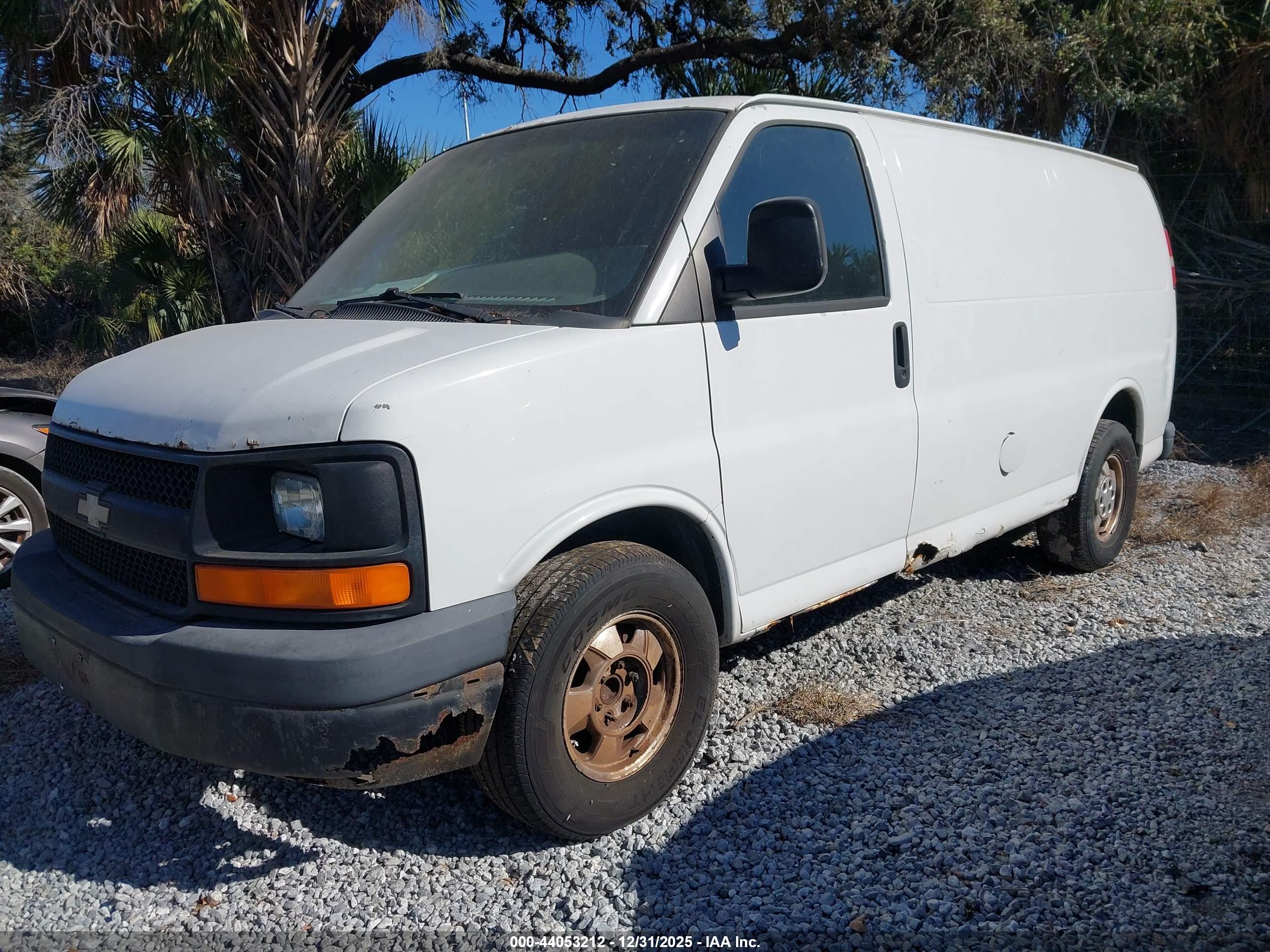 CHEVROLET EXPRESS image 2