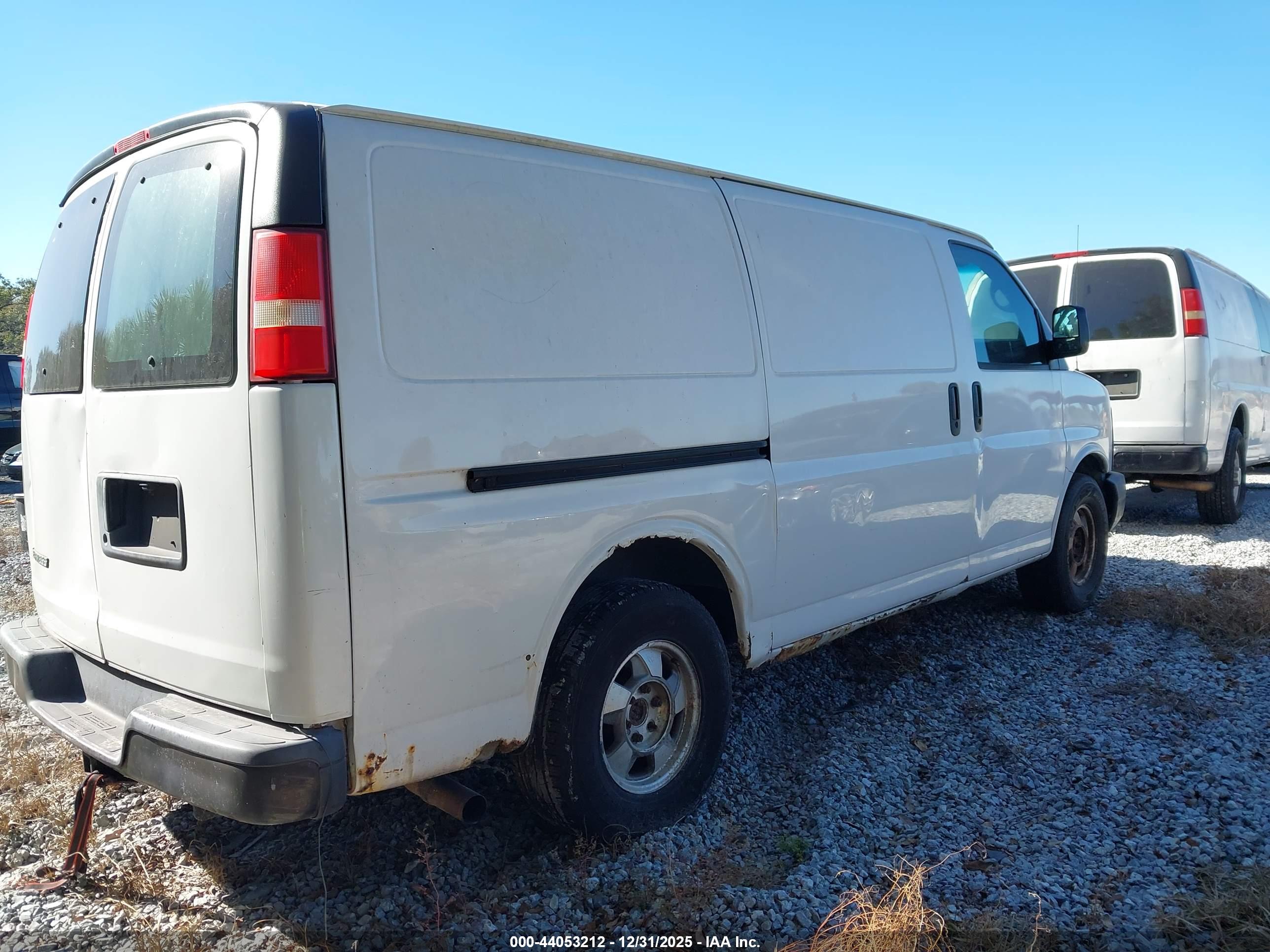 CHEVROLET EXPRESS image 4
