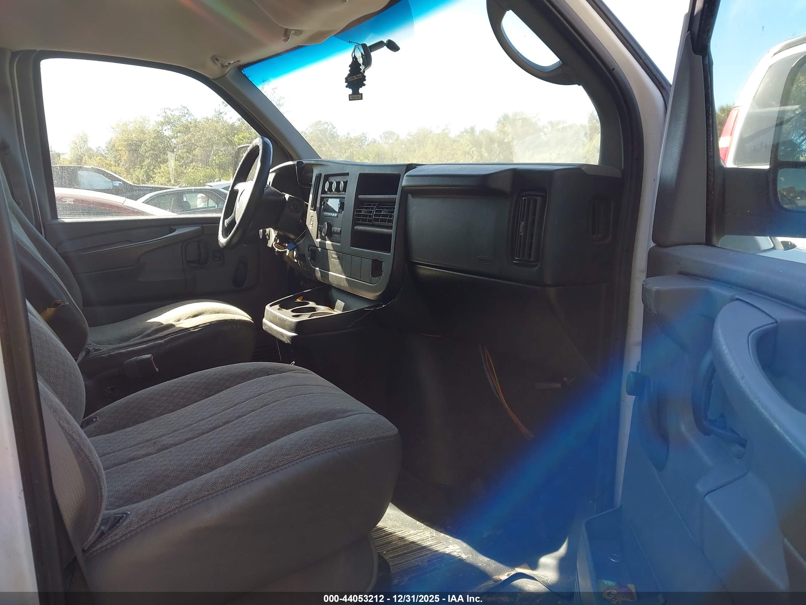 CHEVROLET EXPRESS image 5