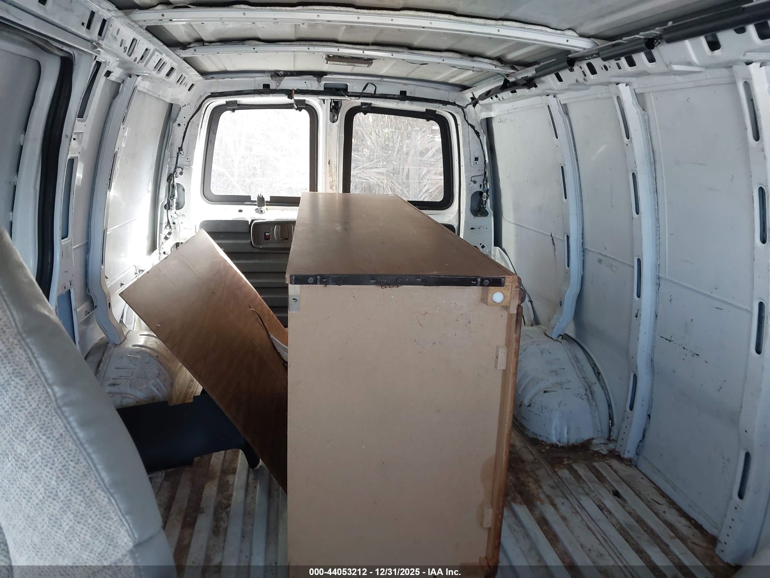 CHEVROLET EXPRESS image 8