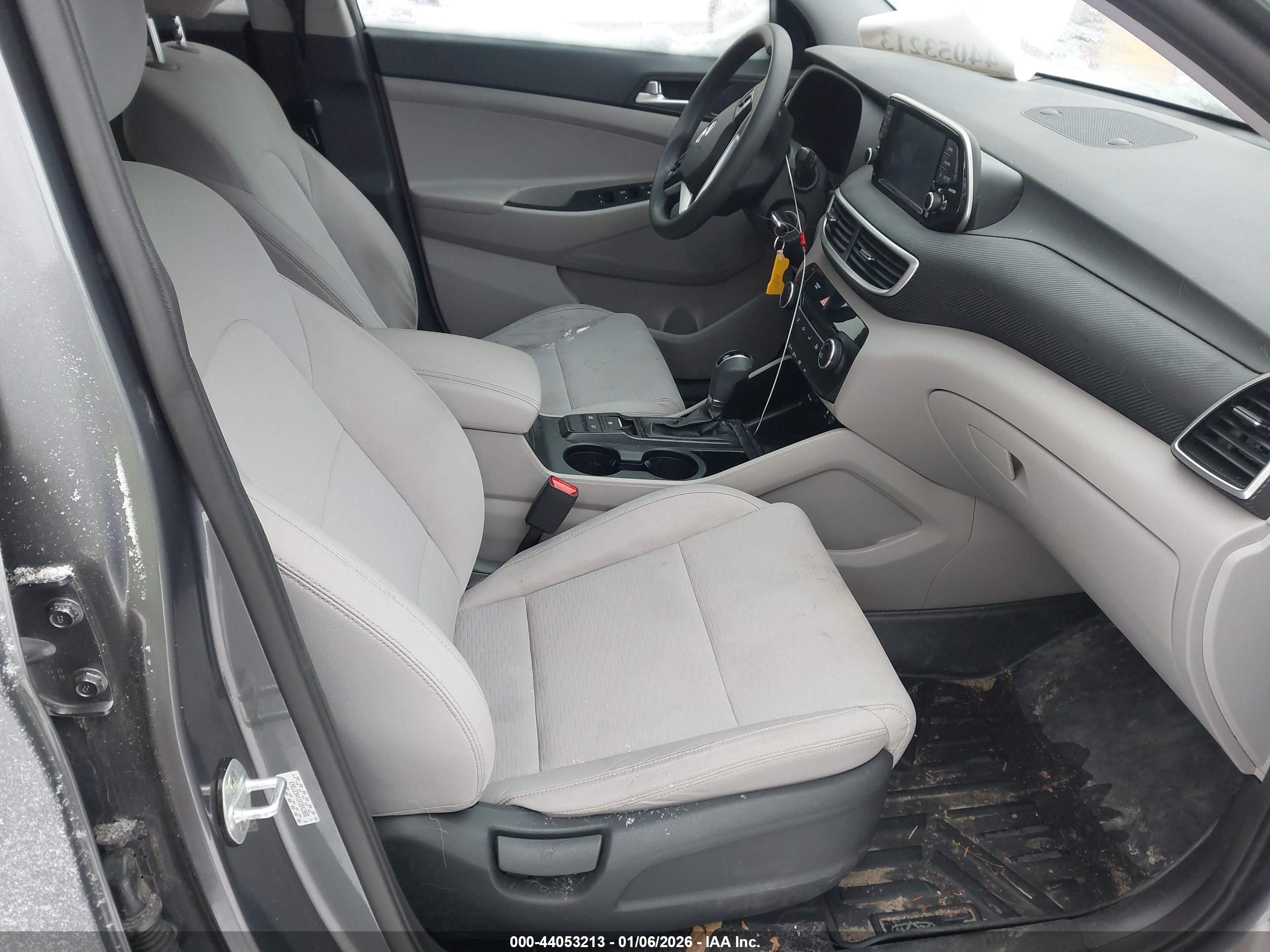 HYUNDAI TUCSON image 5