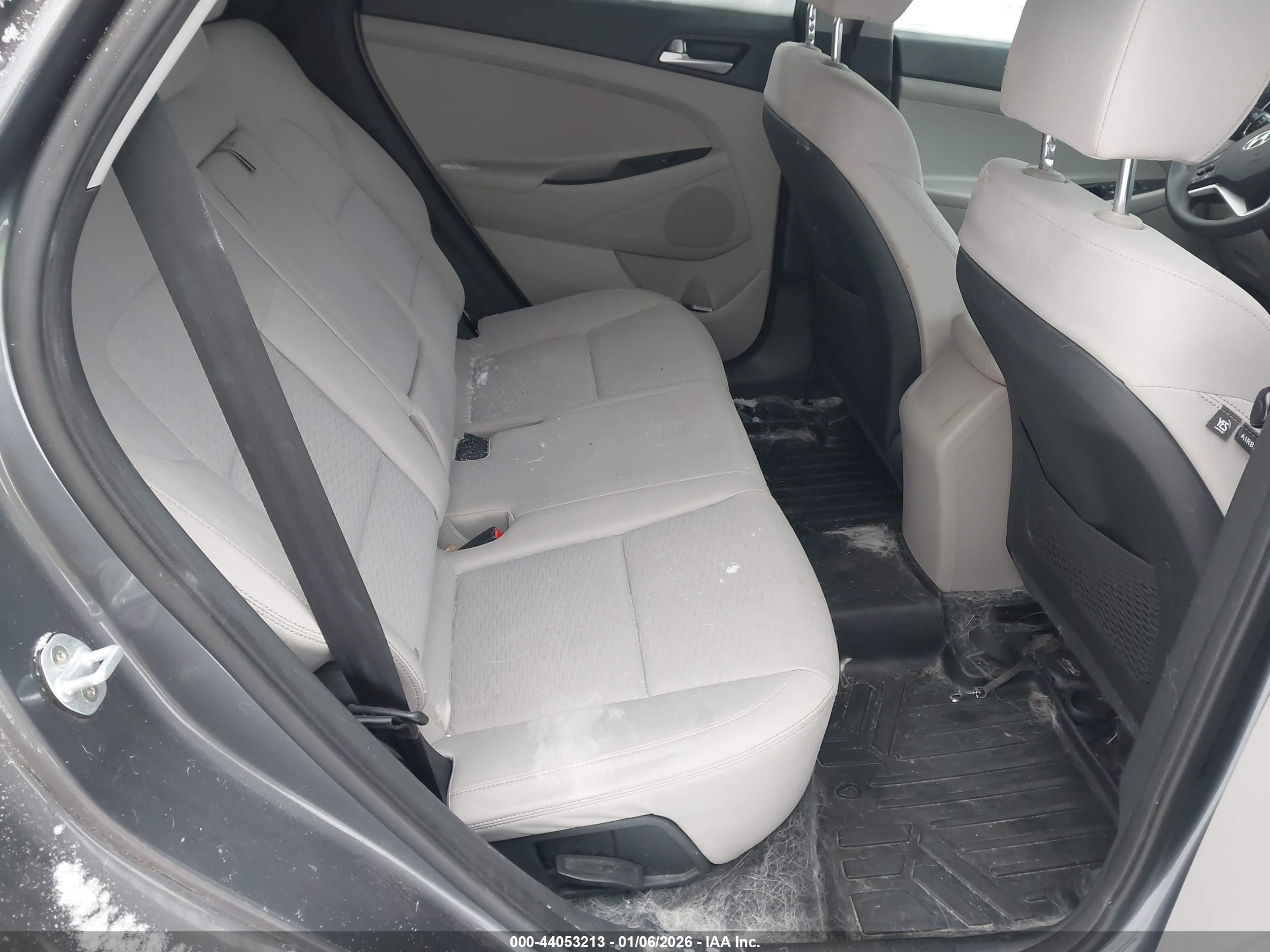 HYUNDAI TUCSON image 8