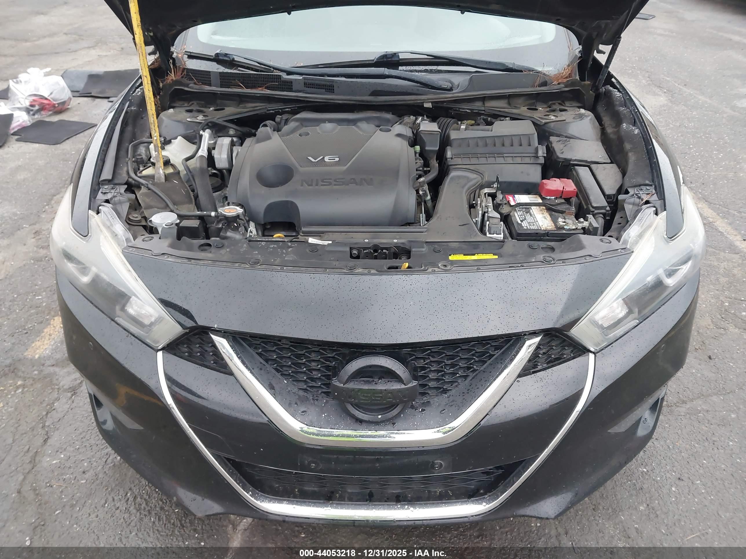 NISSAN MAXIMA image 10
