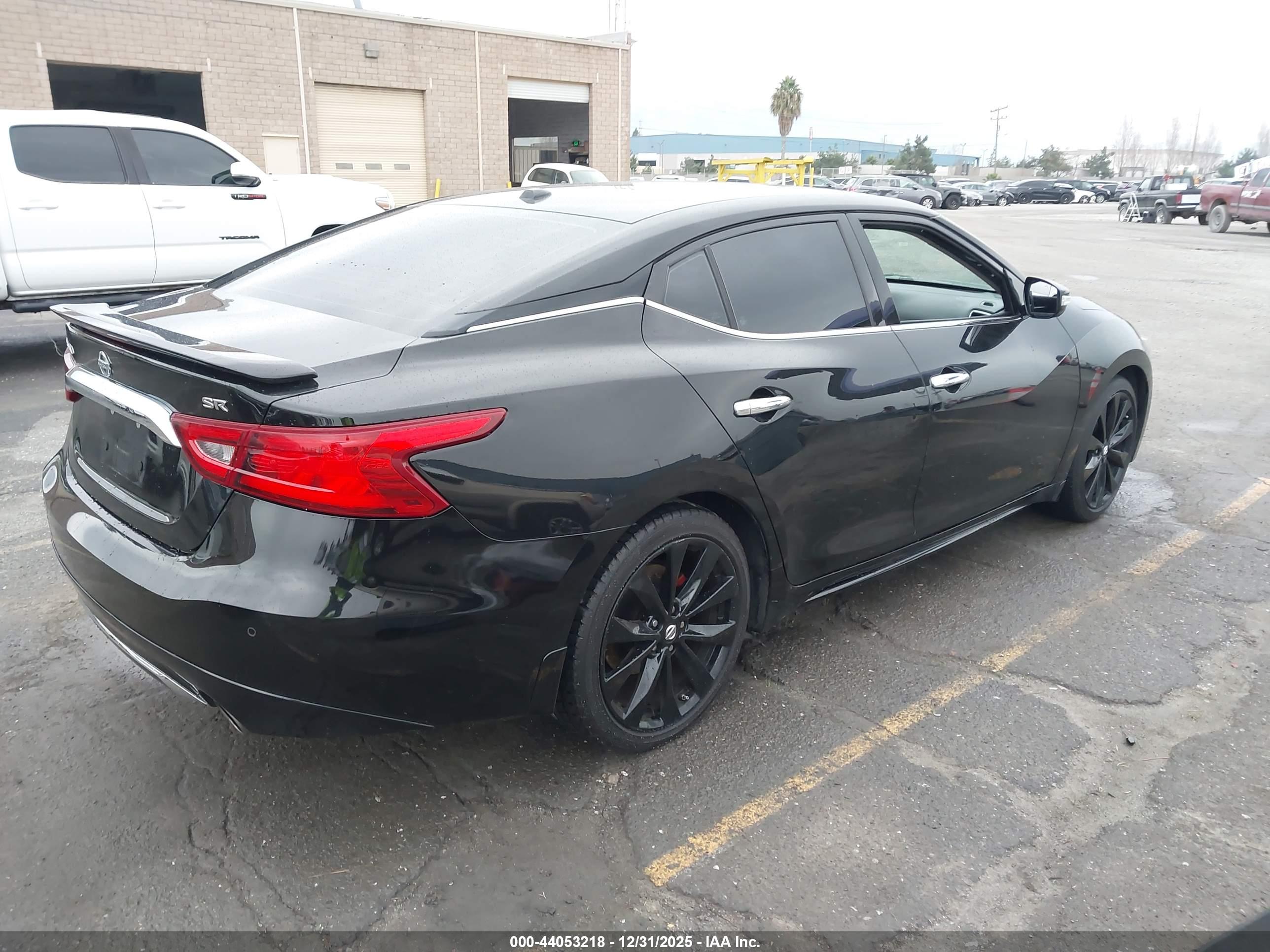 NISSAN MAXIMA image 4