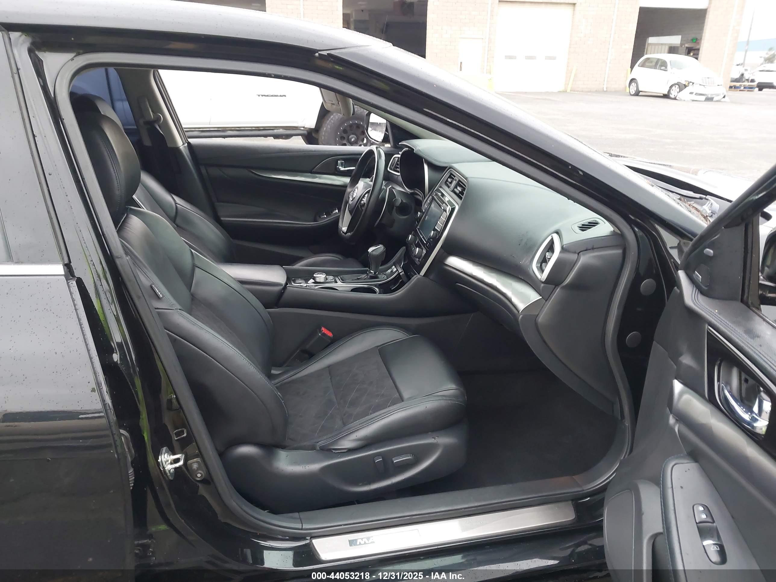 NISSAN MAXIMA image 5