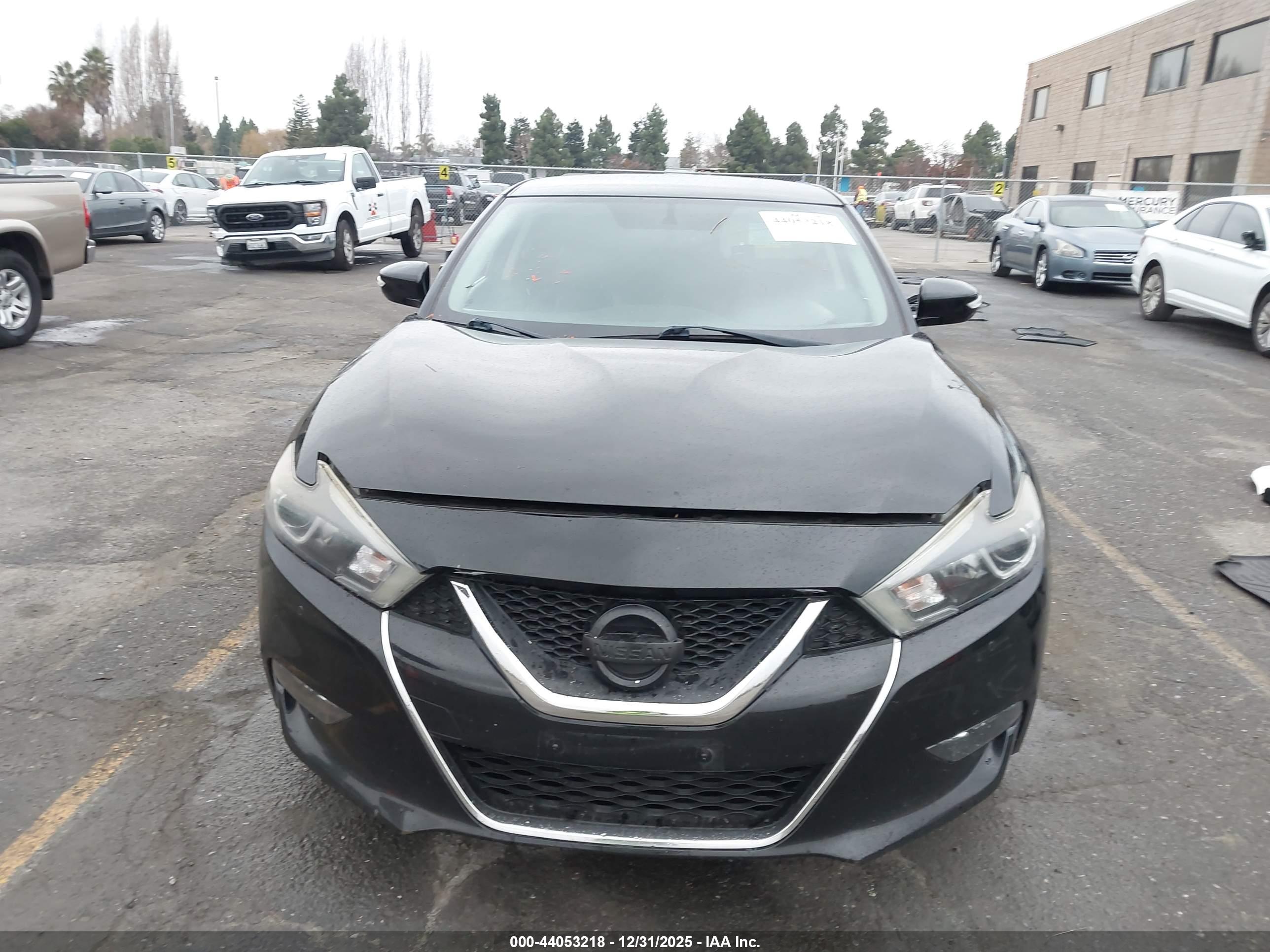 NISSAN MAXIMA image 6