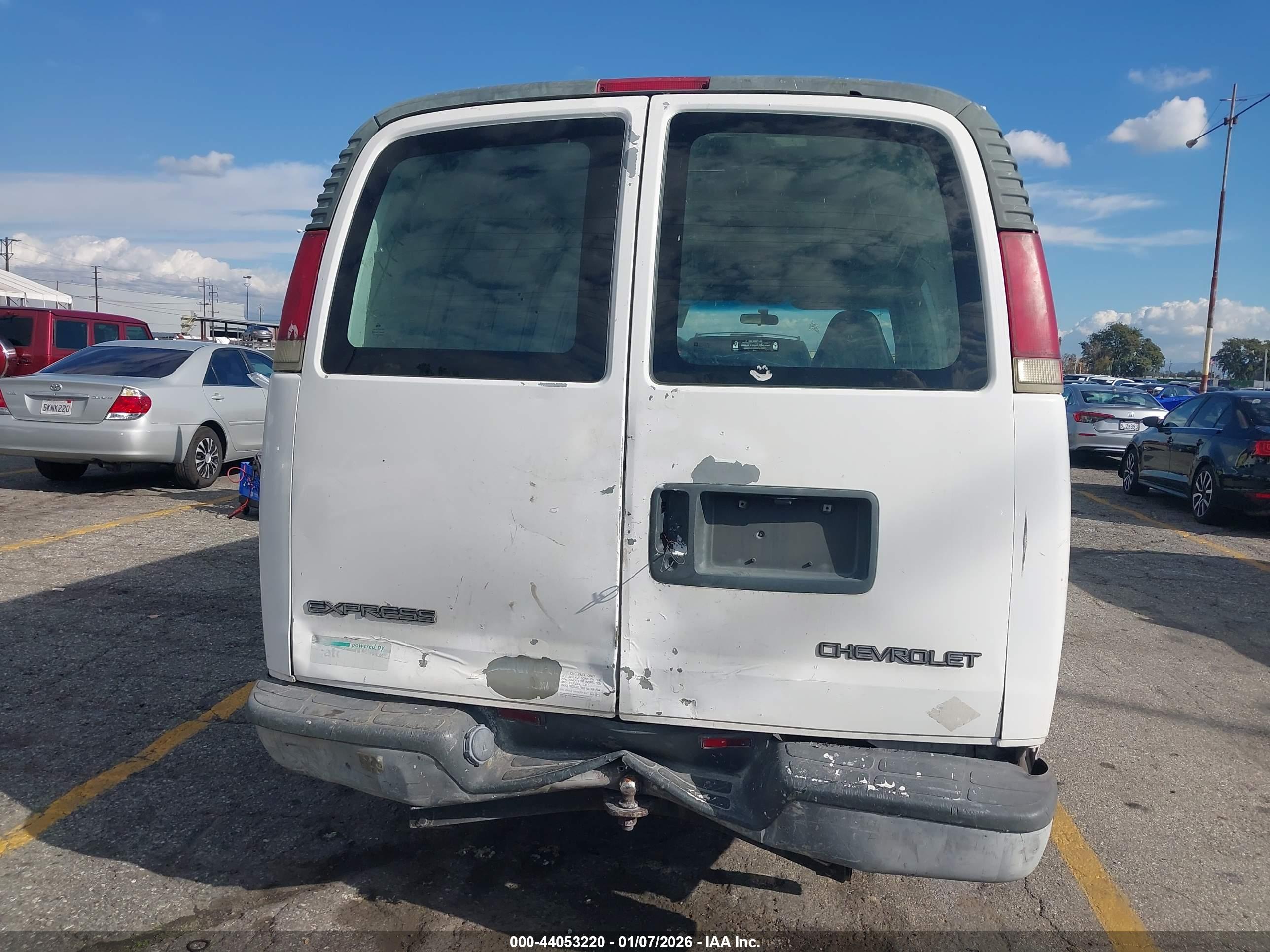 CHEVROLET EXPRESS image 6
