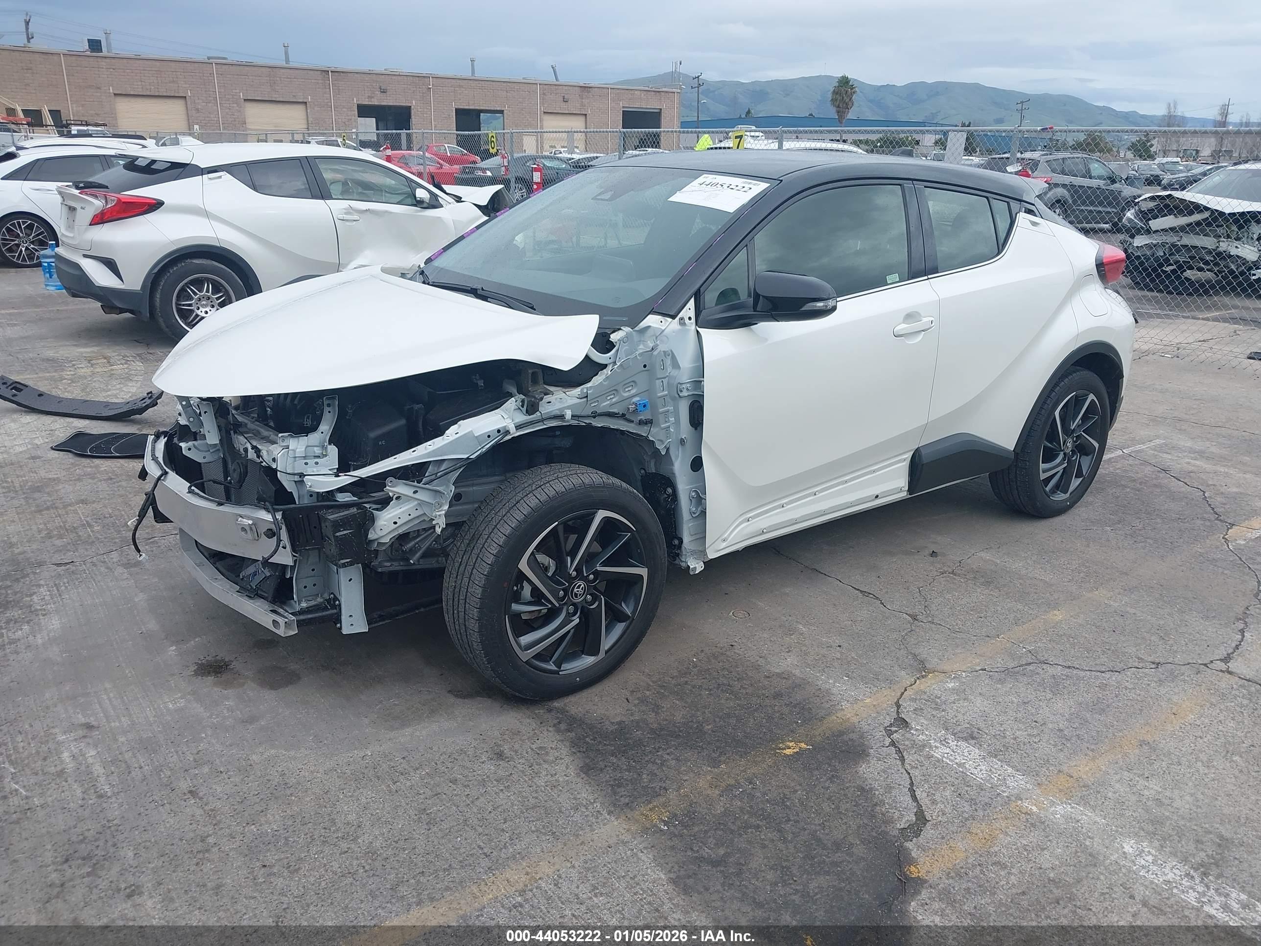 TOYOTA C-HR image 2