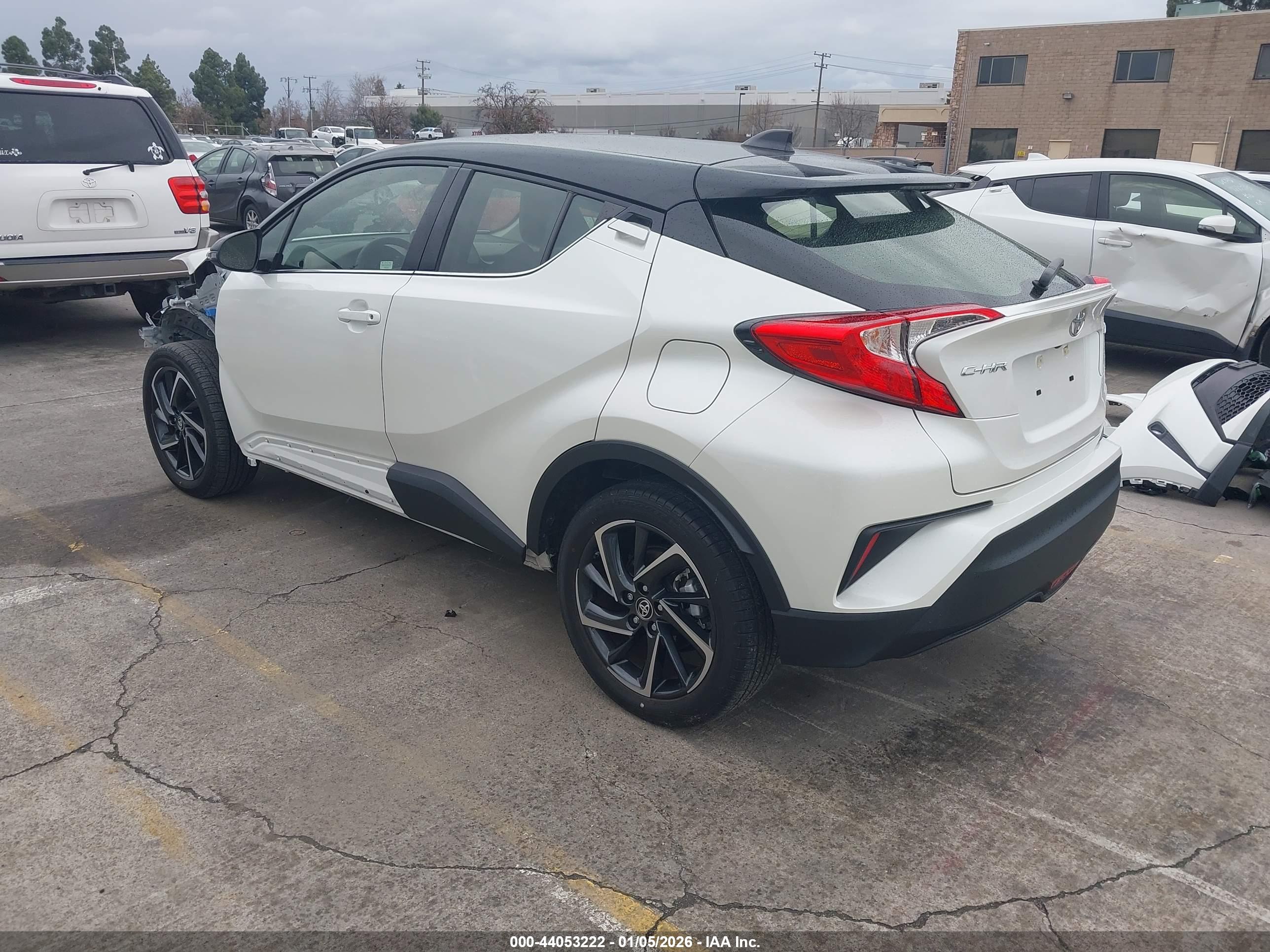 TOYOTA C-HR image 3