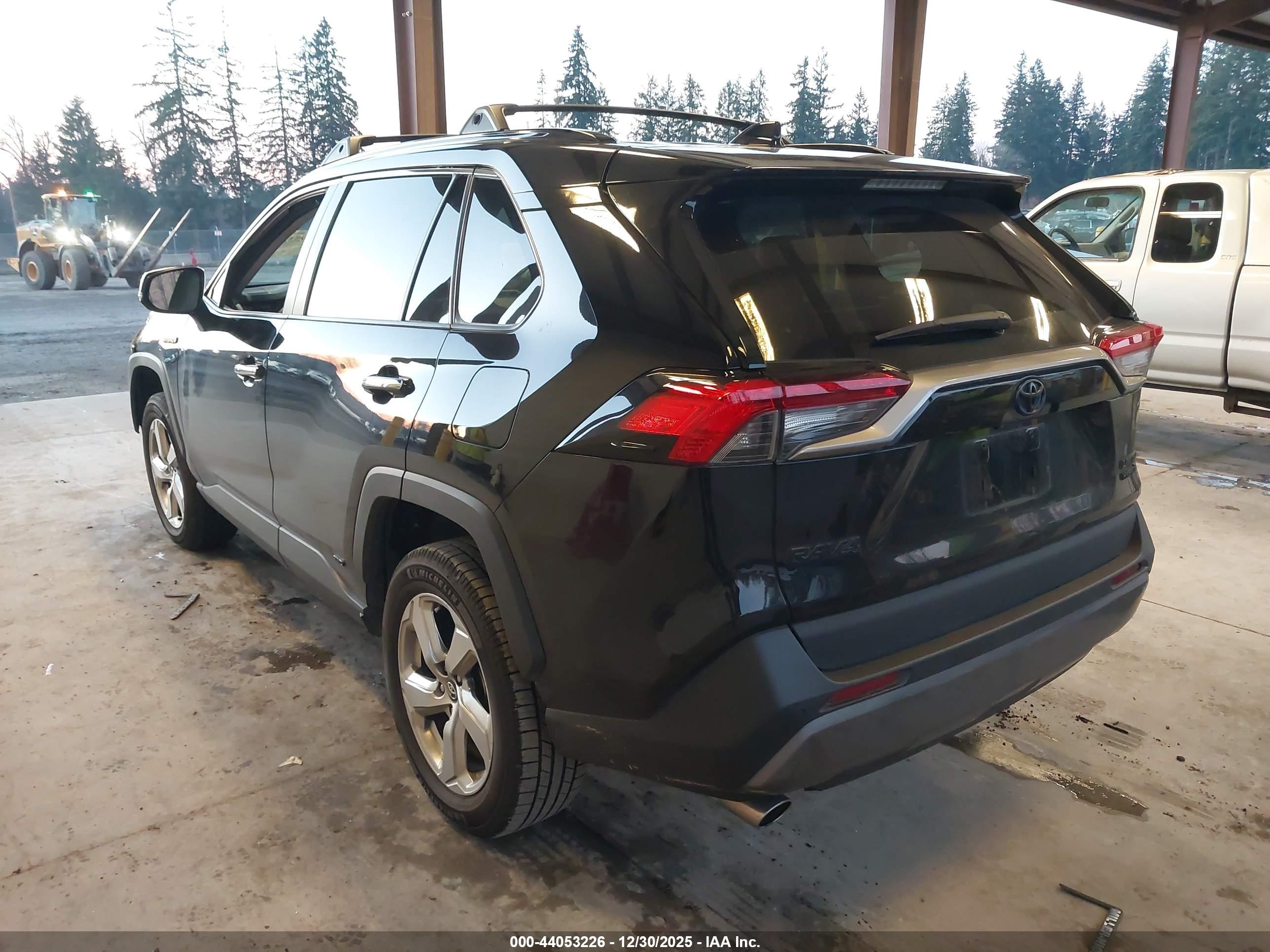 TOYOTA RAV4 image 3