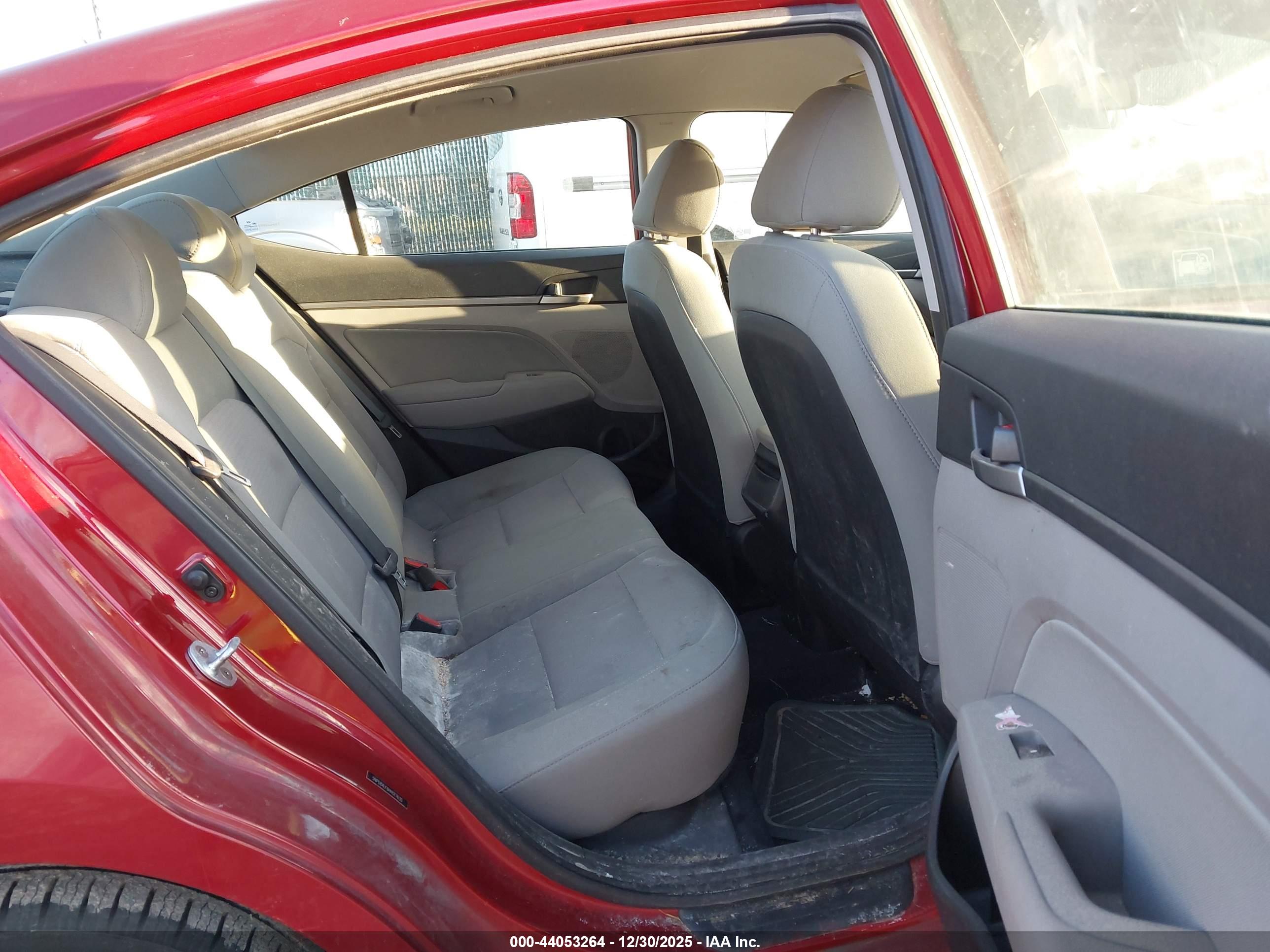 HYUNDAI ELANTRA image 8