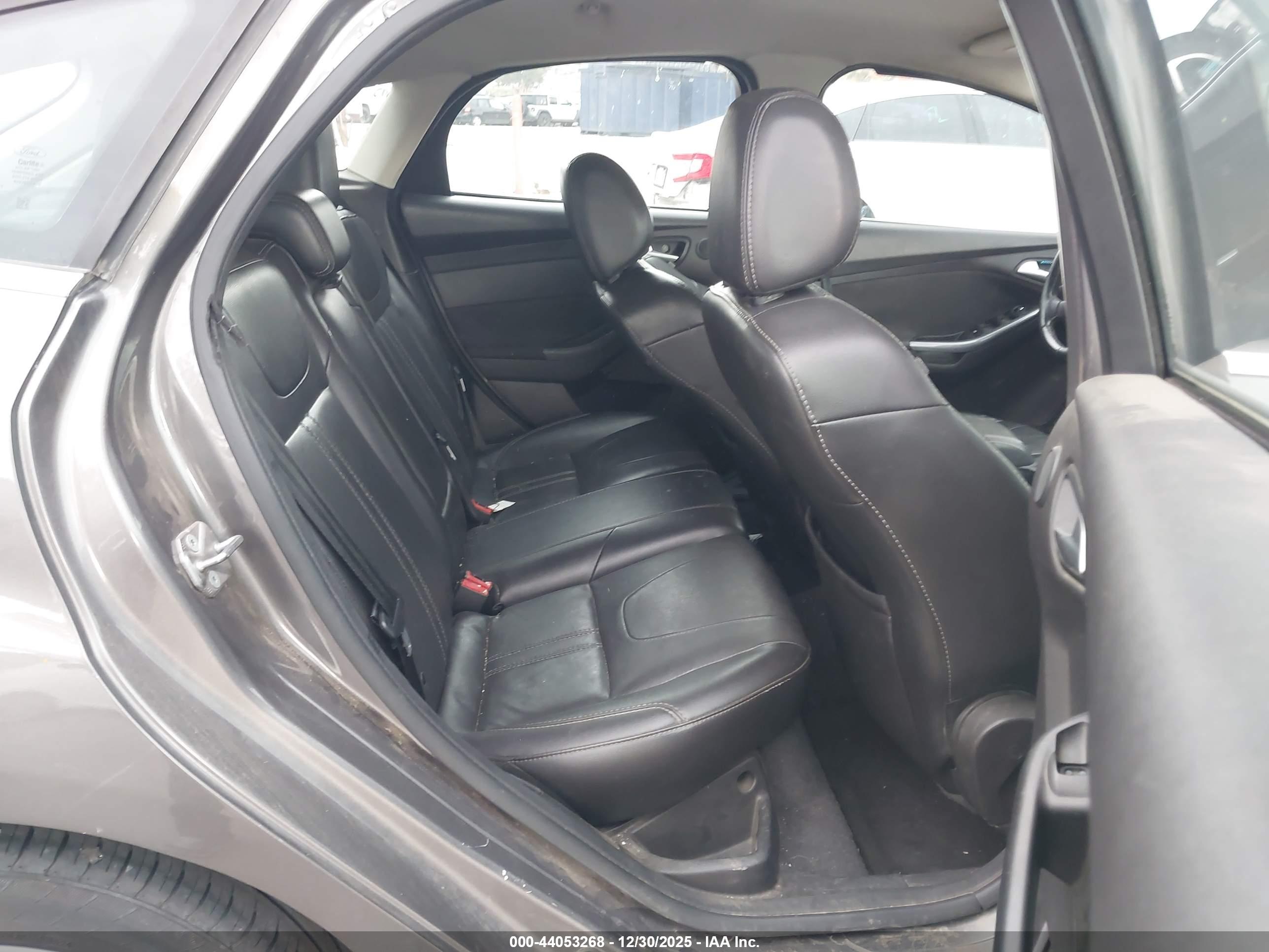 FORD FOCUS image 8