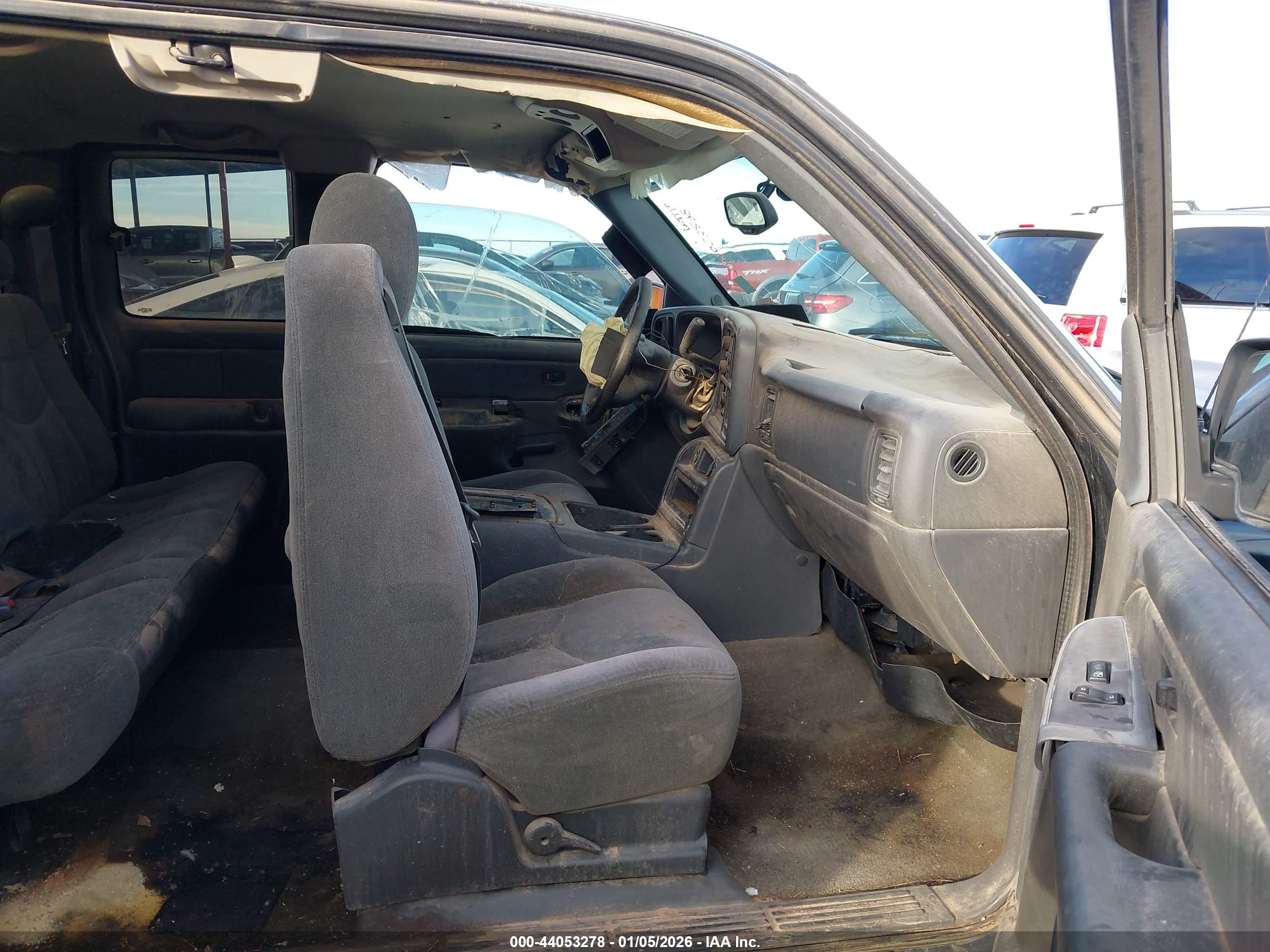 CHEVROLET SILVERADO image 5