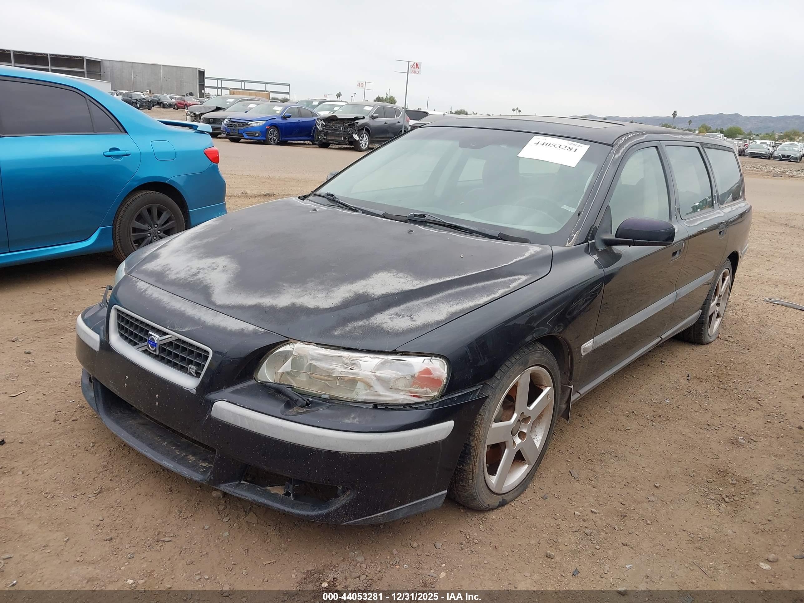 VOLVO V70 image 2