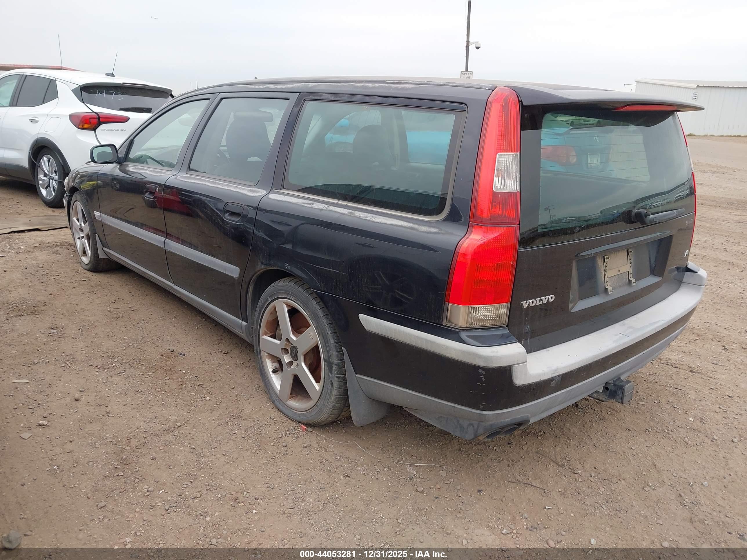 VOLVO V70 image 3