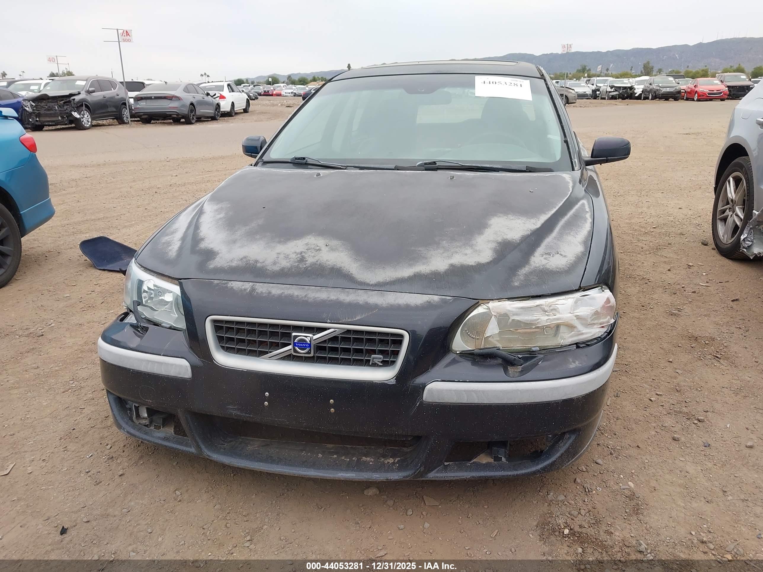 VOLVO V70 image 6