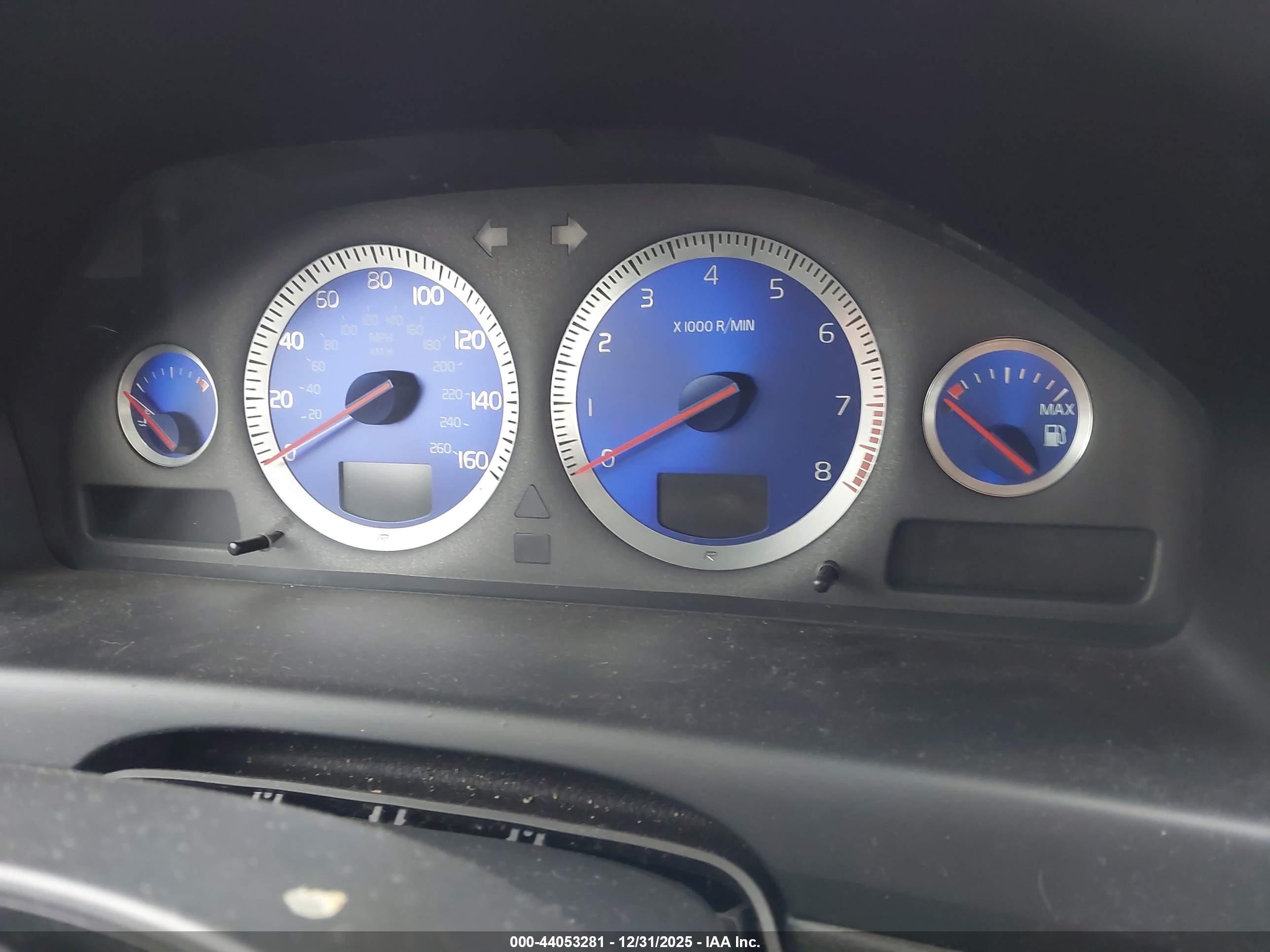 VOLVO V70 image 7