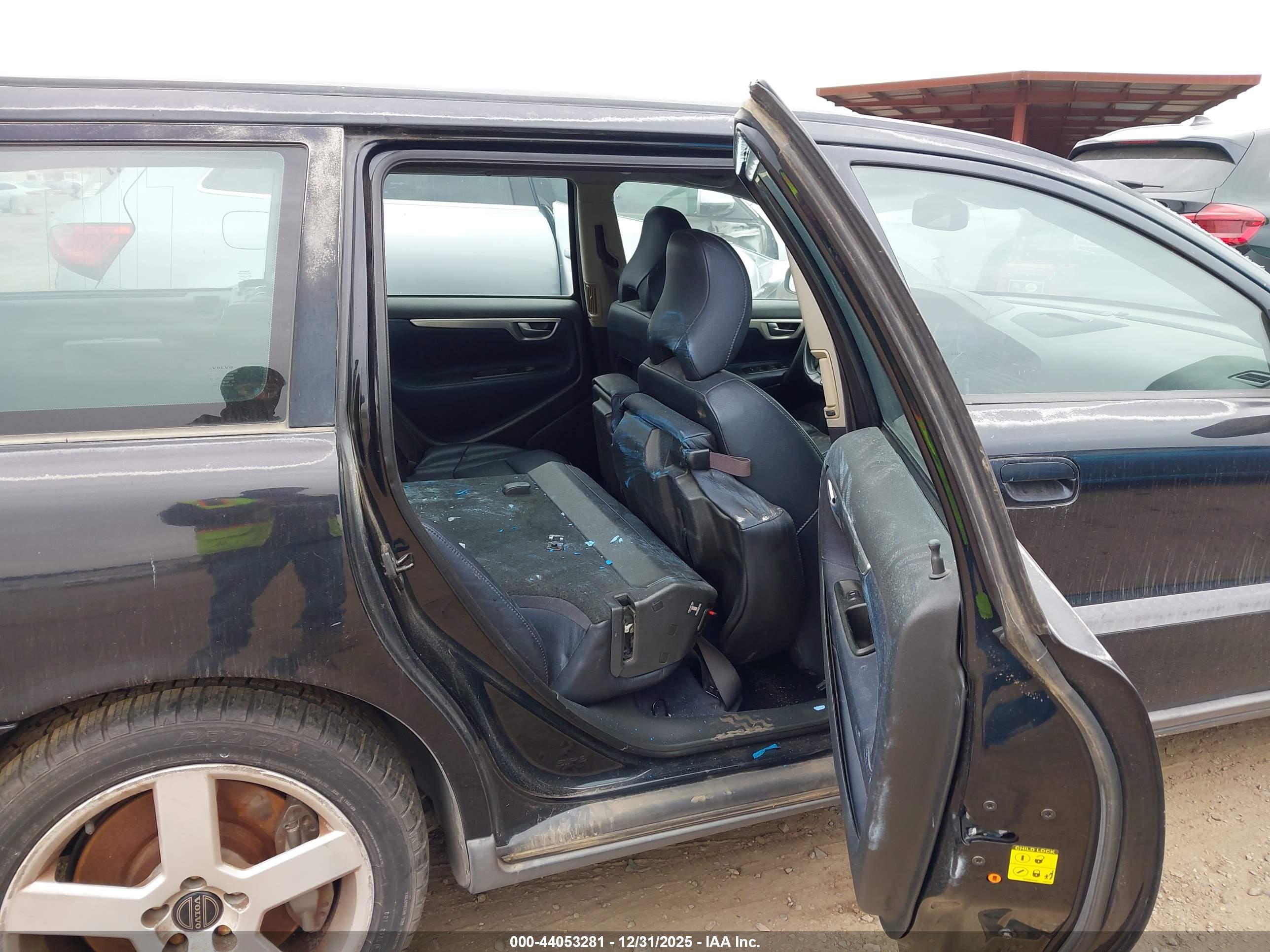 VOLVO V70 image 8