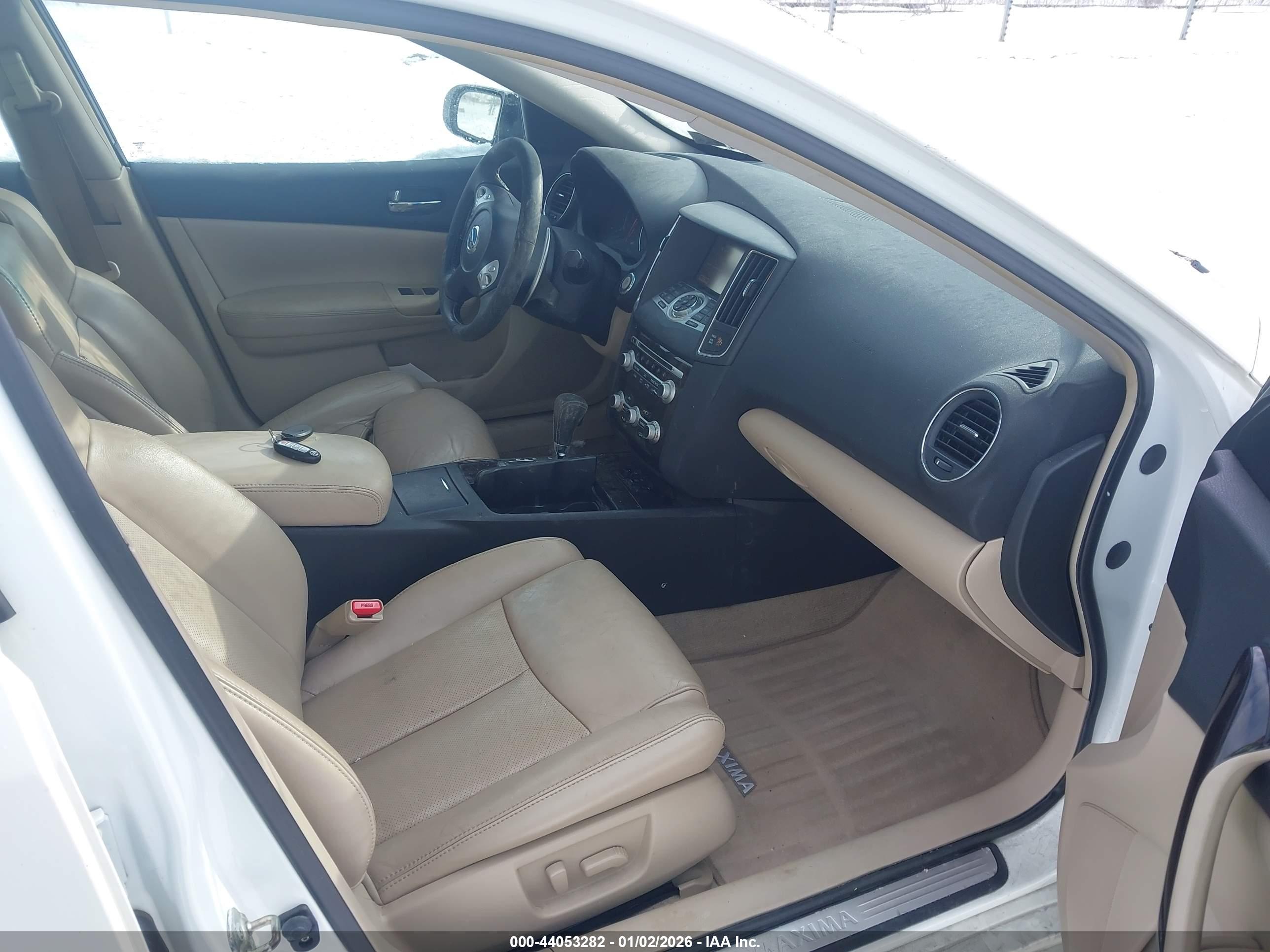 NISSAN MAXIMA image 5