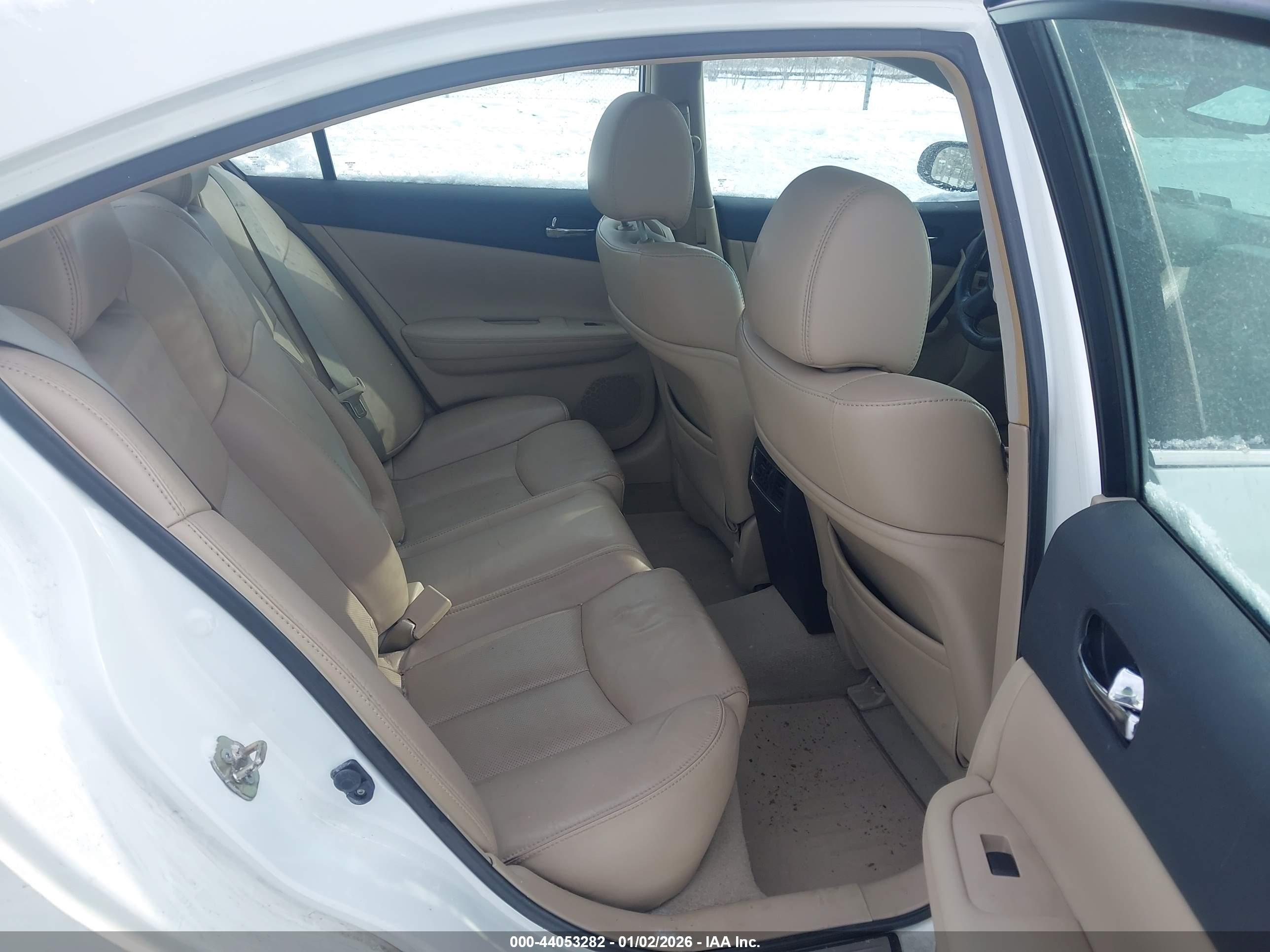 NISSAN MAXIMA image 8
