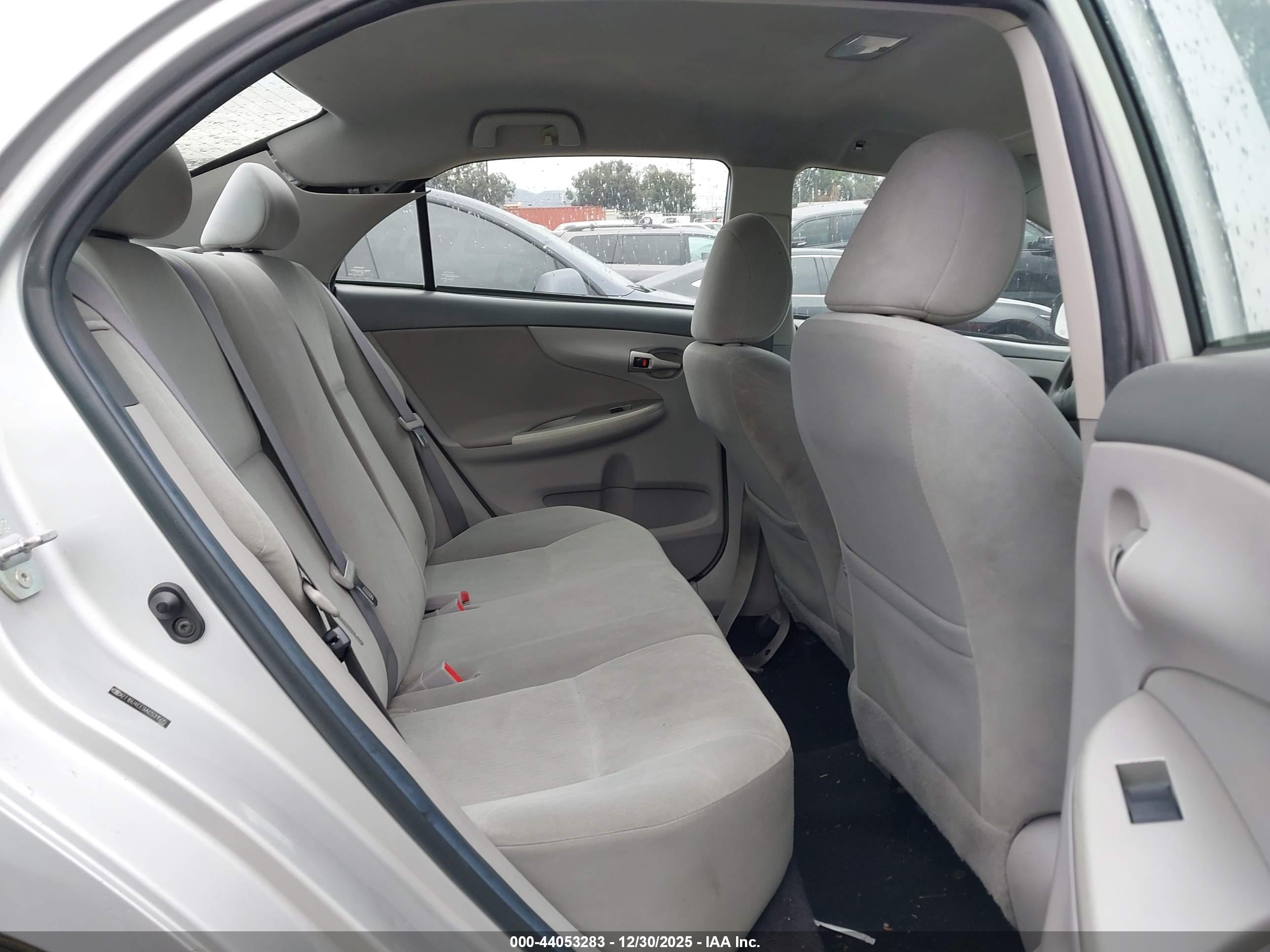 TOYOTA COROLLA image 8