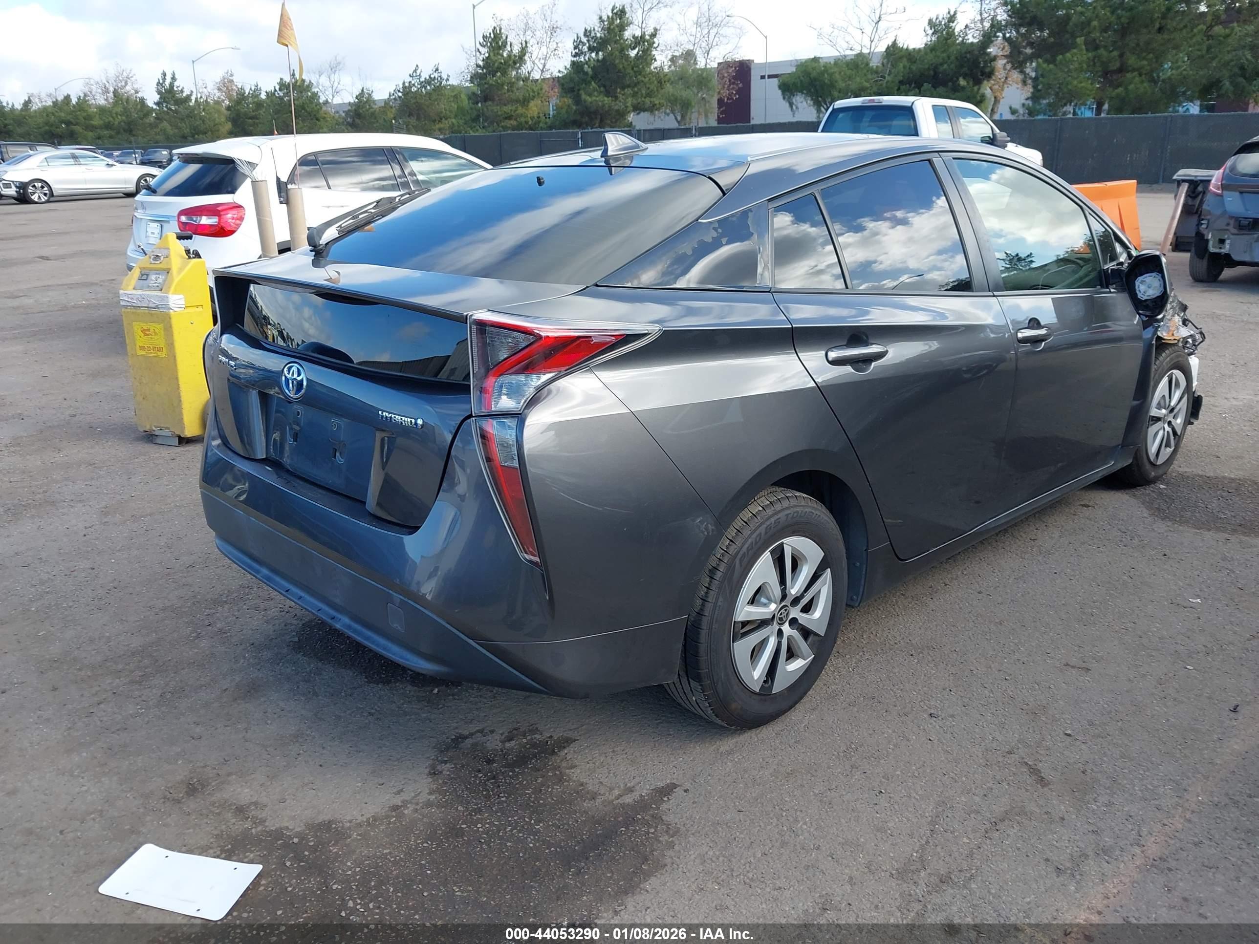 TOYOTA PRIUS image 4