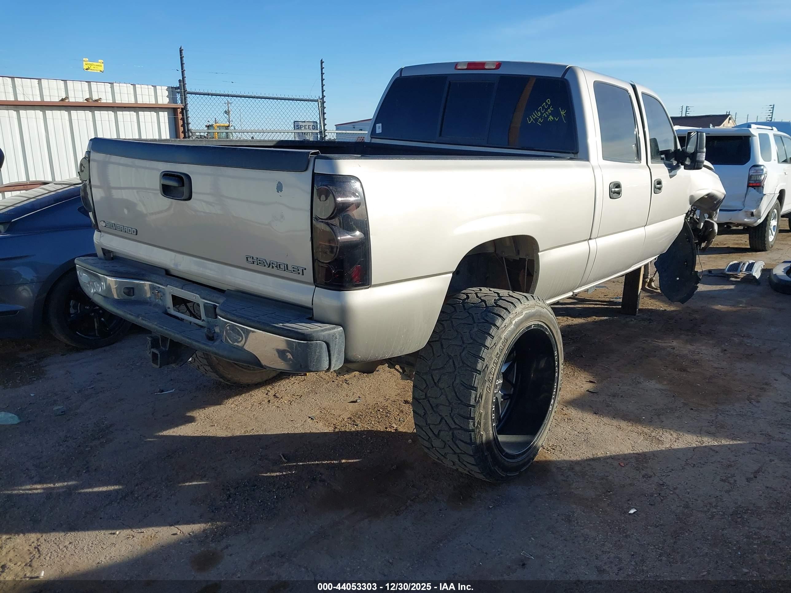 CHEVROLET SILVERADO image 4