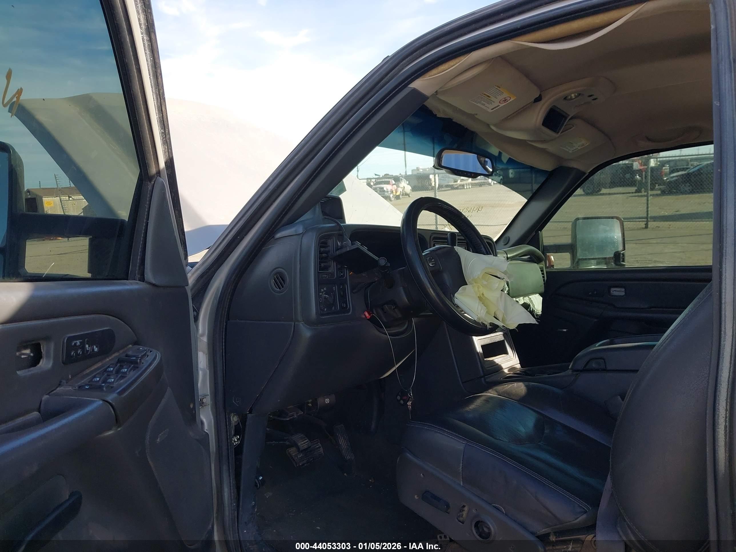 CHEVROLET SILVERADO image 5