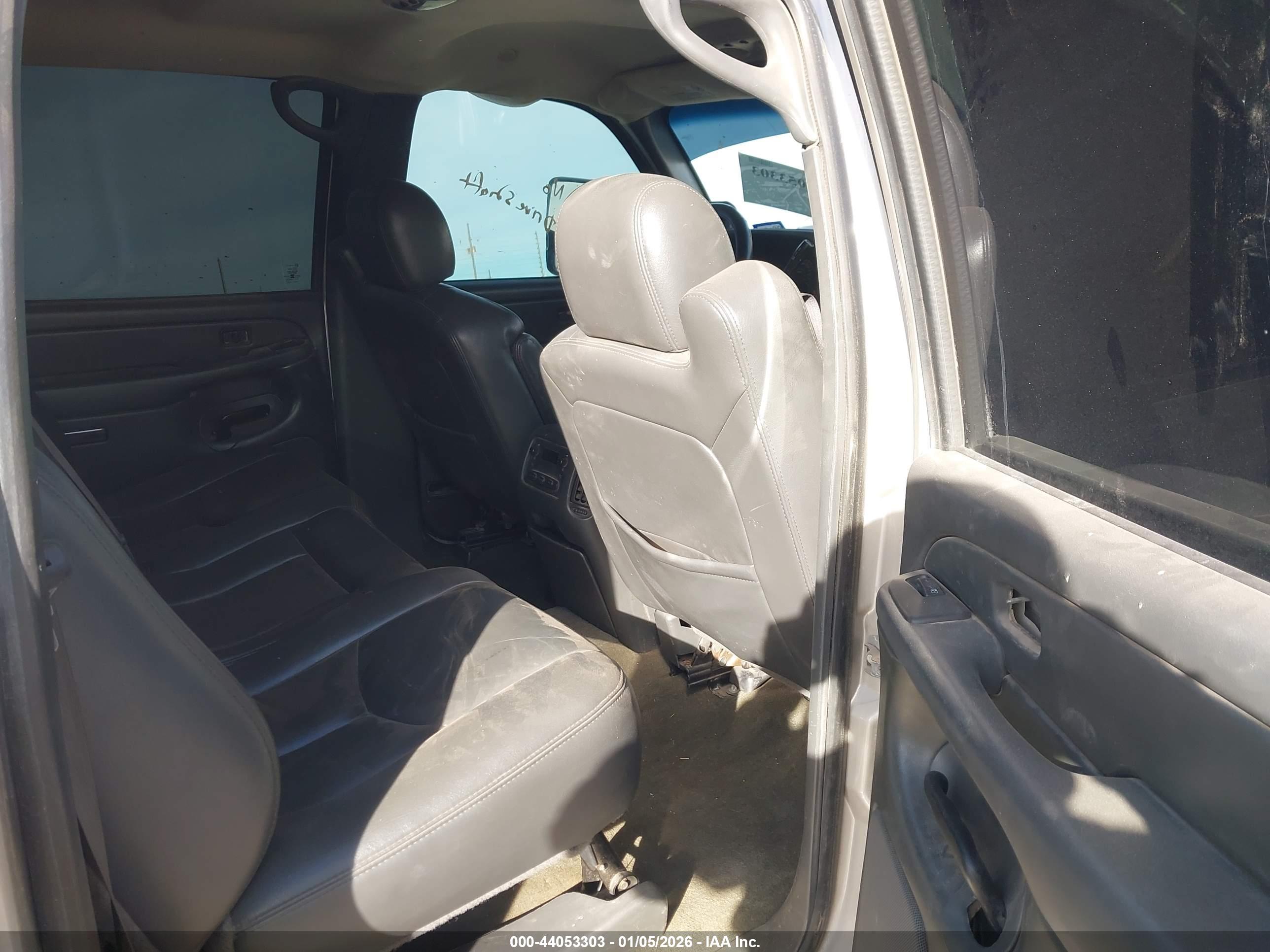 CHEVROLET SILVERADO image 8