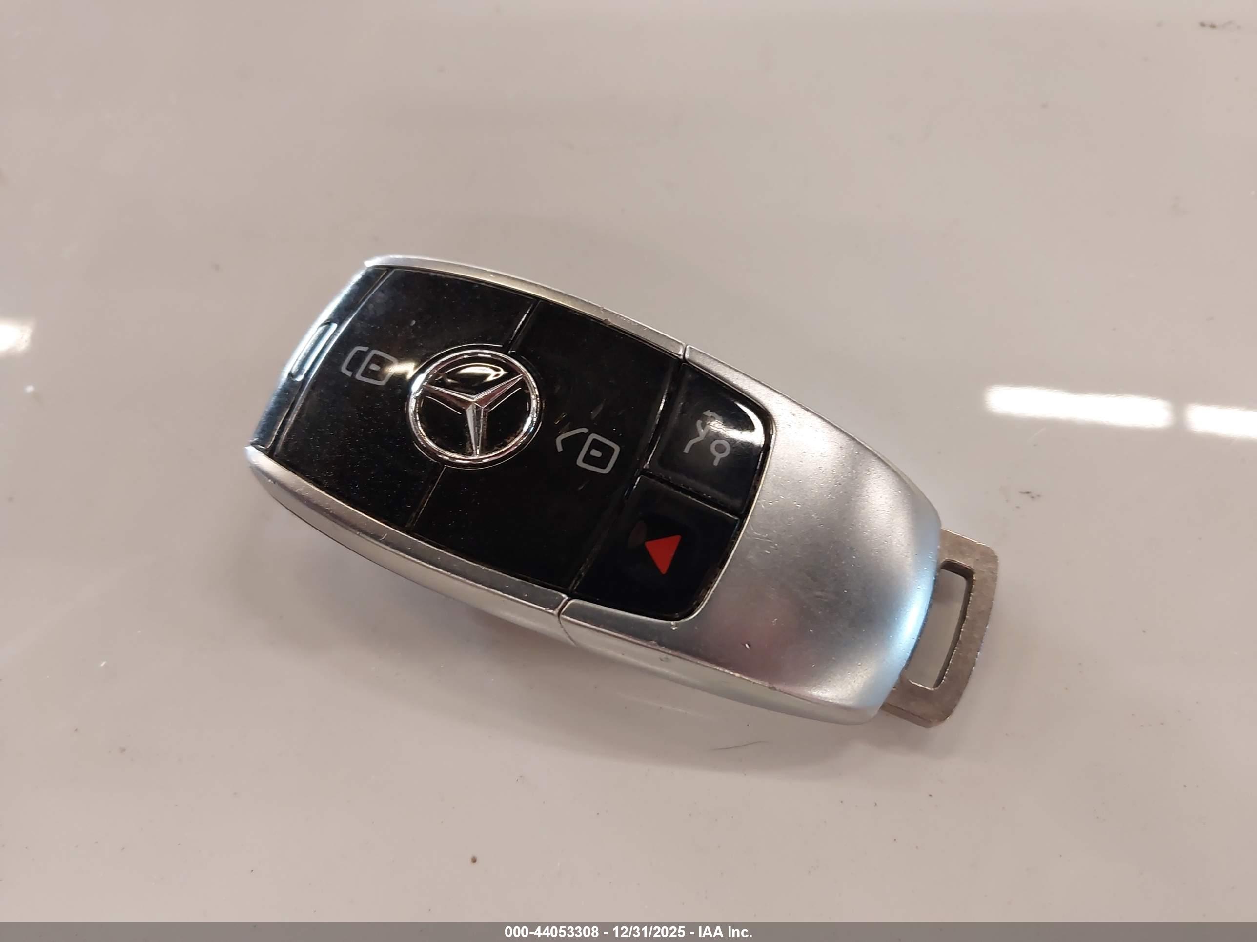 MERCEDES-BENZ E image 11