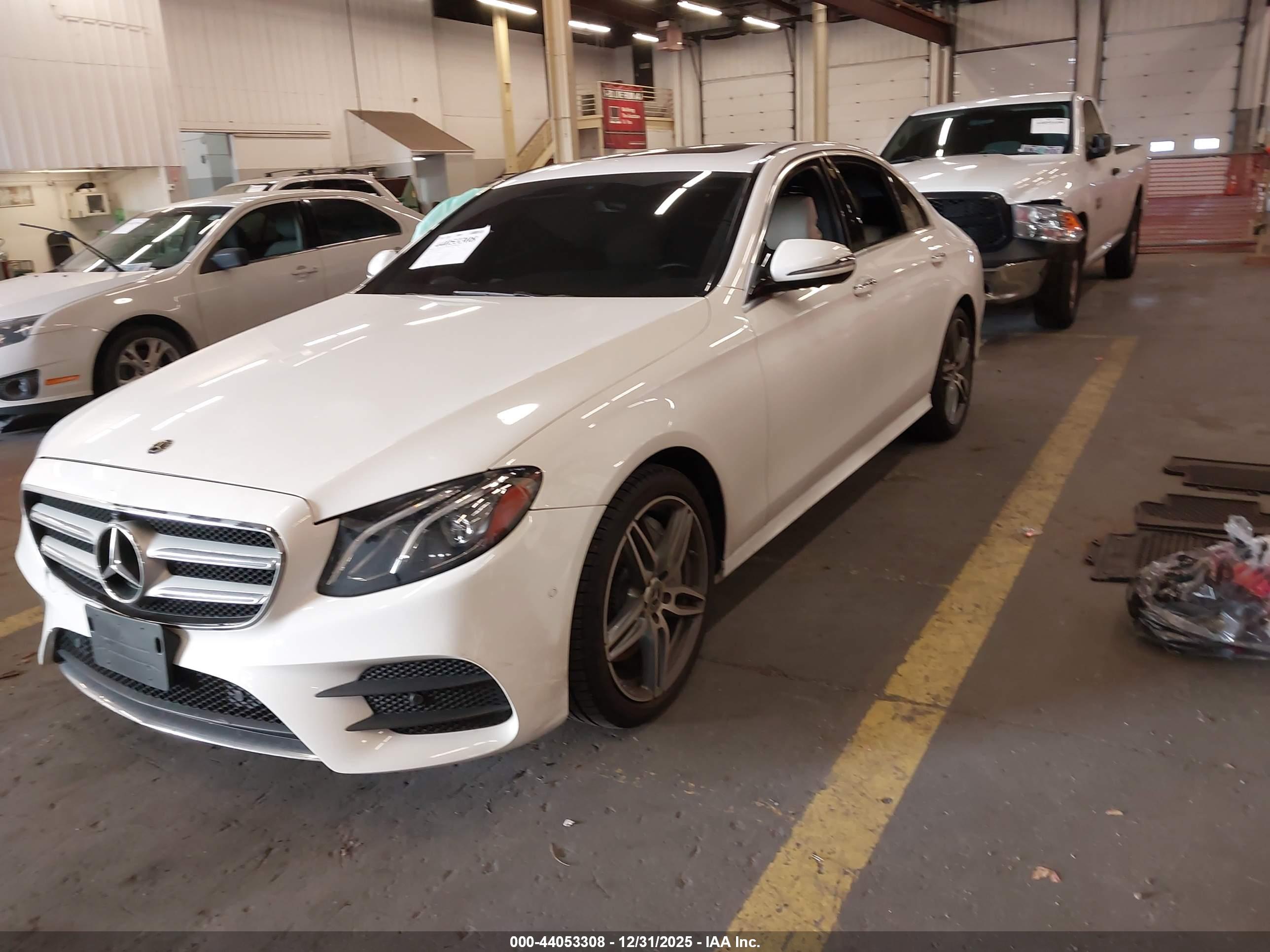 MERCEDES-BENZ E image 2