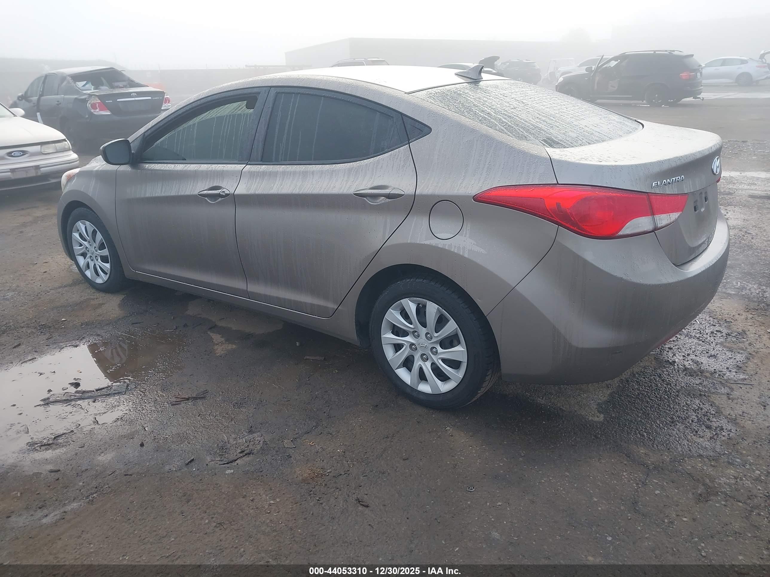 HYUNDAI ELANTRA image 3